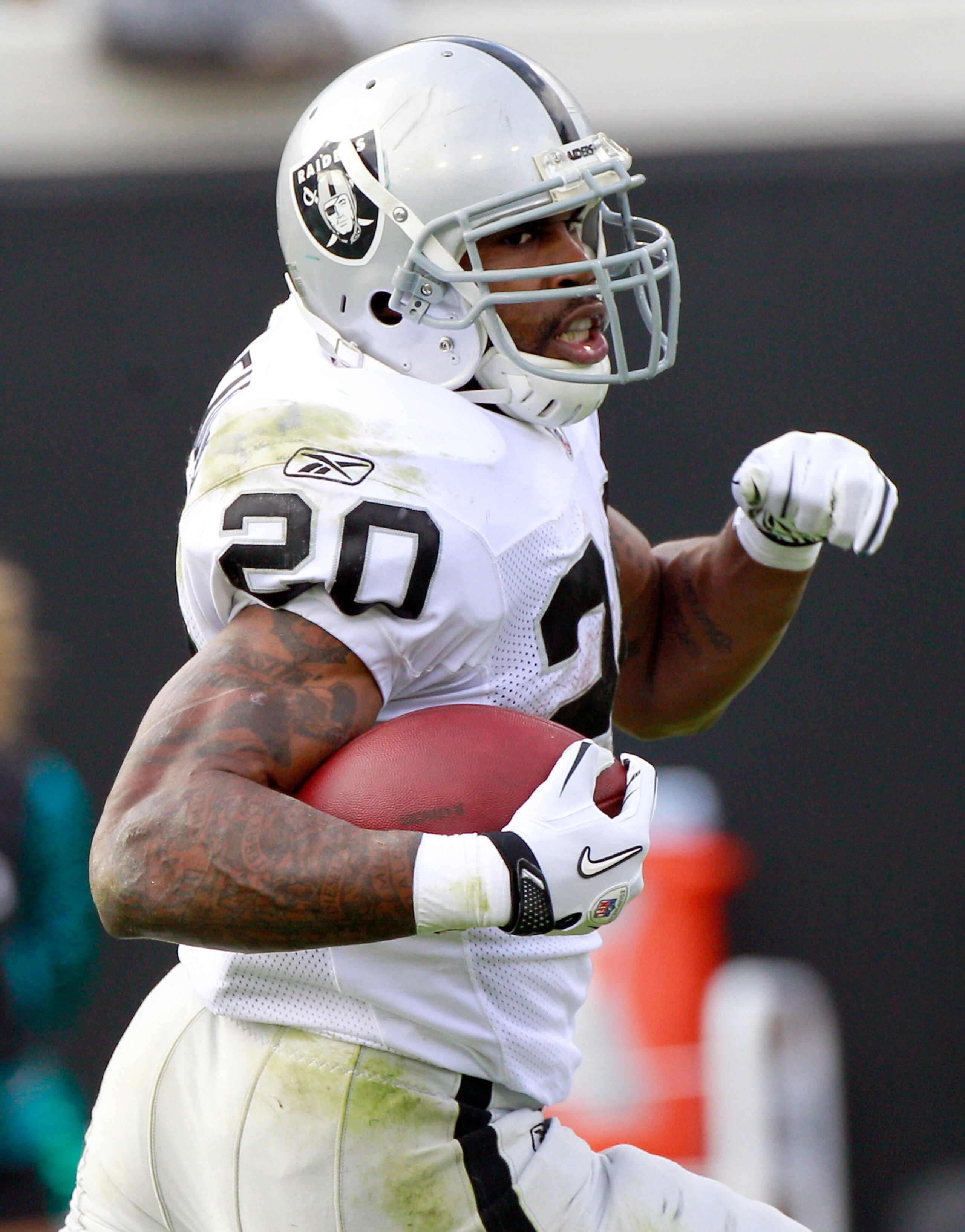 JACKSONVILLE, FL - DECEMBER 12:  Darren McFadden #20 of the Oakland Raiders runs for yardage during the game against the Jacksonville Jaguars at EverBank Field on December 12, 2010 in Jacksonville, Florida.  (Photo by Sam Greenwood/Getty Images)