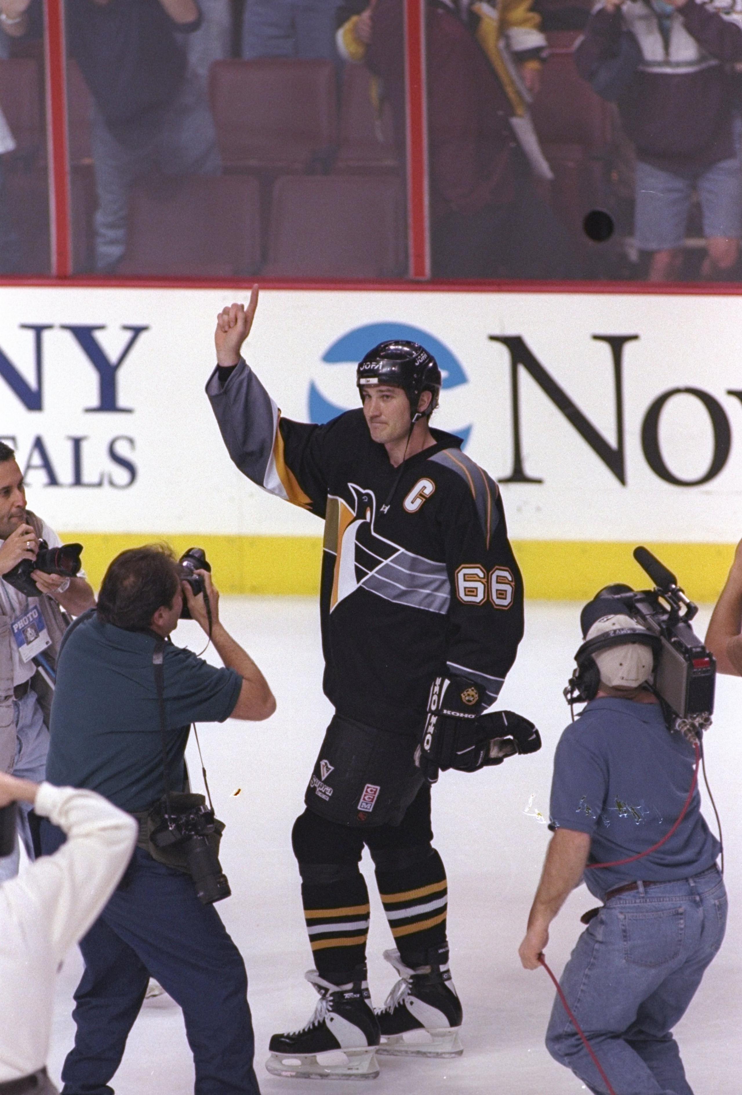 26 Apr 1997:  Center Mario Lemieux of the Pittsburgh Penguins waves to the crowd after a playoff game against the Philadelphia Flyers at the Corestates Center in Philadelphia, Pennsylvania.  The Flyers won the game 5-3. Mandatory Credit: Craig Jones  /All