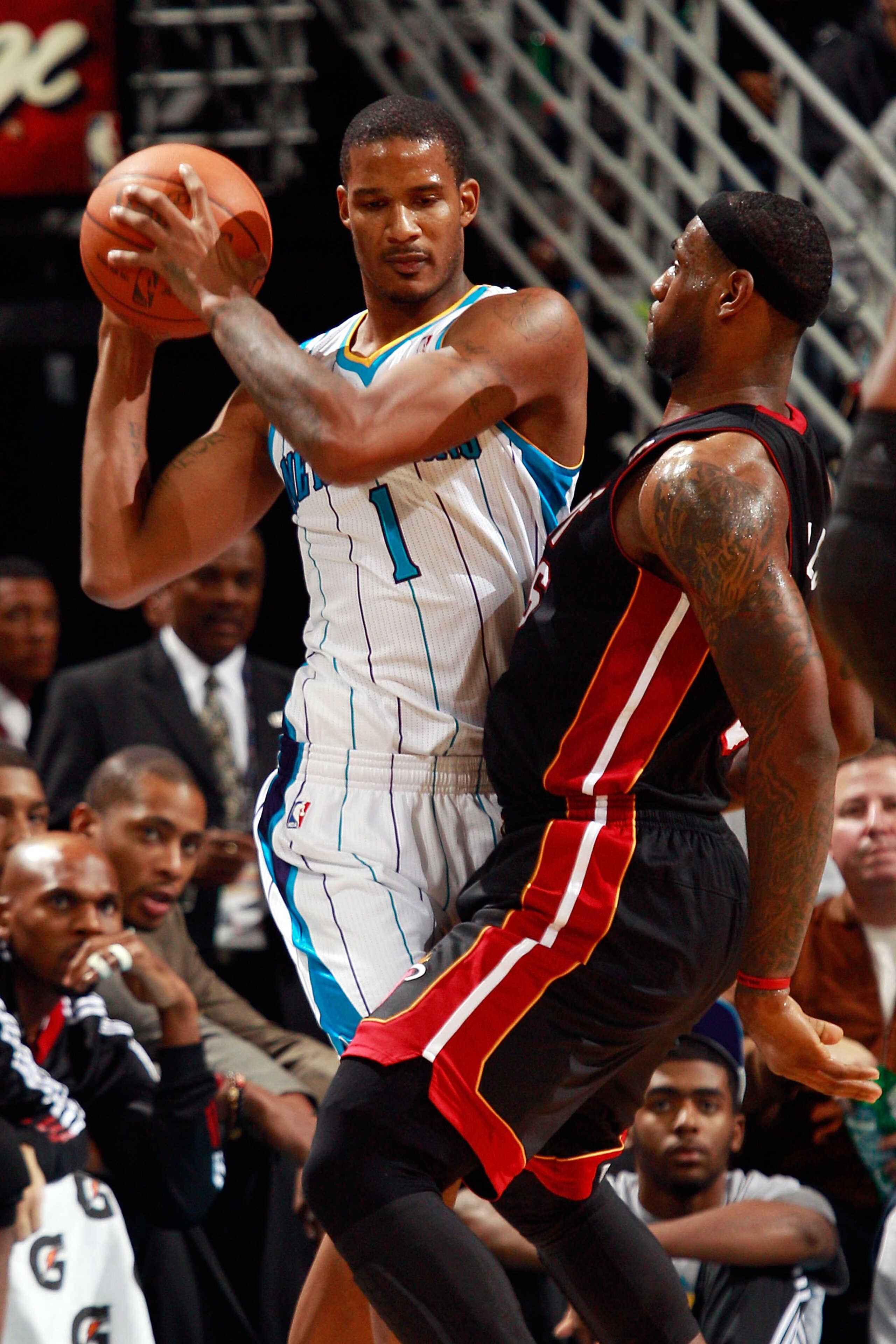 NEW ORLEANS - NOVEMBER 05: Trevor Ariza #1 of the New Orleans Hornets looks to pass the ball around LeBron James #6 of the Miami Heat at the New Orleans Arena on November 5, 2010 in New Orleans, Louisiana. NOTE TO USER: User expressly acknowledges and a NEW ORLEANS - NOVEMBER 05: Trevor Ariza #1 of the New Orleans Hornets looks to pass the ball around LeBron James #6 of the Miami Heat at the New Orleans Arena on November 5, 2010 in New Orleans, Louisiana. NOTE TO USER: User expressly acknowledges and a