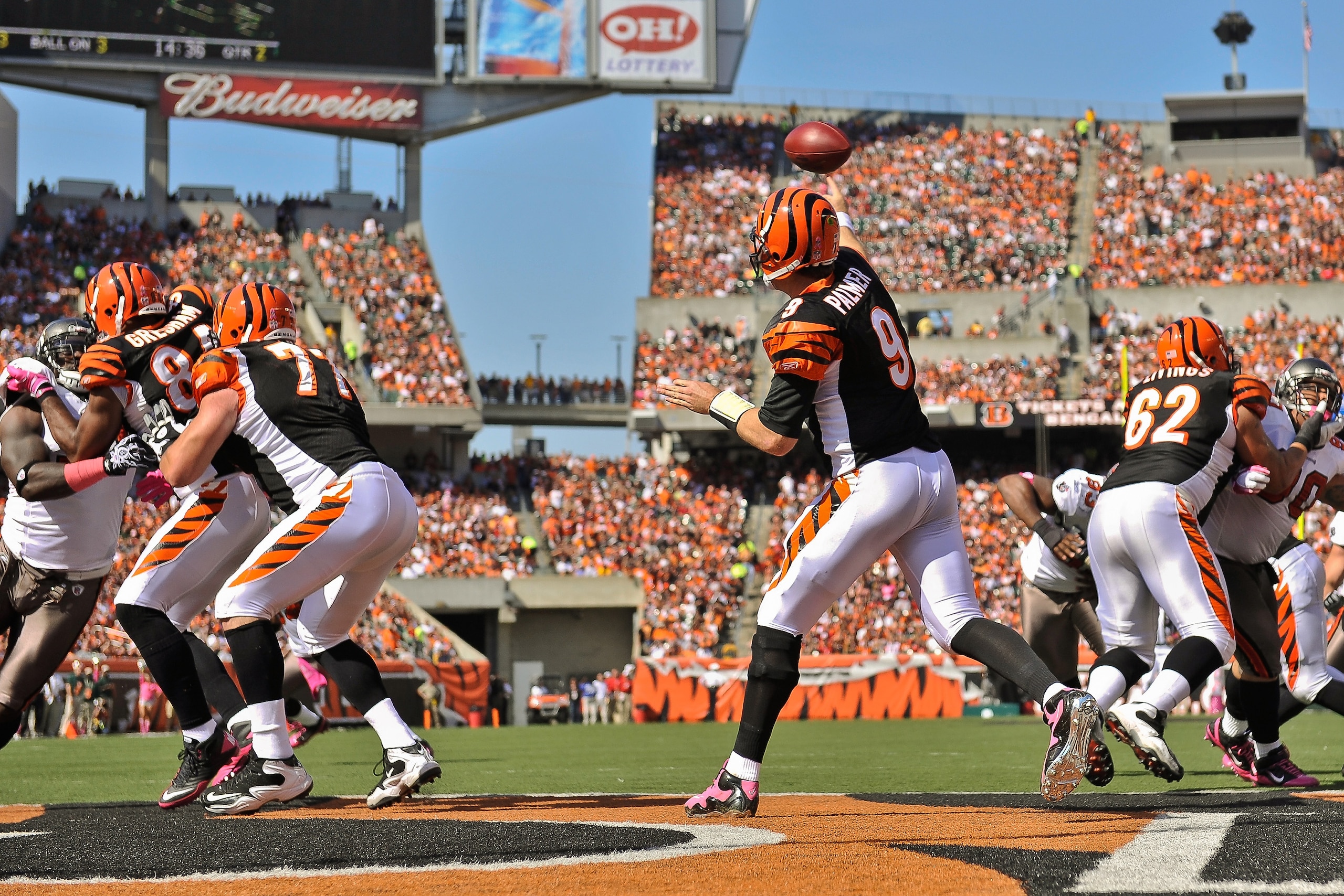 CINCINNATI, OH - OCTOBER 10: Quarterback Carson Palmer #9 of the Cincinnati Bengals throws against the Tampa Bay Buccaneers at Paul Brown Stadium on October 10, 2010 in Cincinnati, Ohio. (Photo by Jamie Sabau/Getty Images) CINCINNATI, OH - OCTOBER 10: Quarterback Carson Palmer #9 of the Cincinnati Bengals throws against the Tampa Bay Buccaneers at Paul Brown Stadium on October 10, 2010 in Cincinnati, Ohio. (Photo by Jamie Sabau/Getty Images)