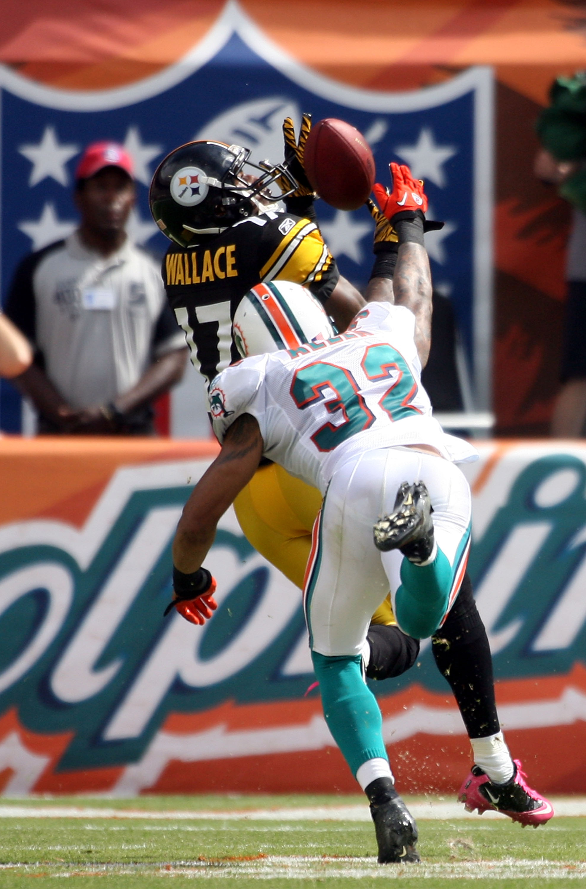 MIAMI - OCTOBER 24:  Receiver Mike Wallace #17  catches a touchdown pass against cornerback Jason Allen #32 of the Miami Dolphins at Sun Life Stadium on October 24, 2010 in Miami, Florida.  (Photo by Marc Serota/Getty Images)