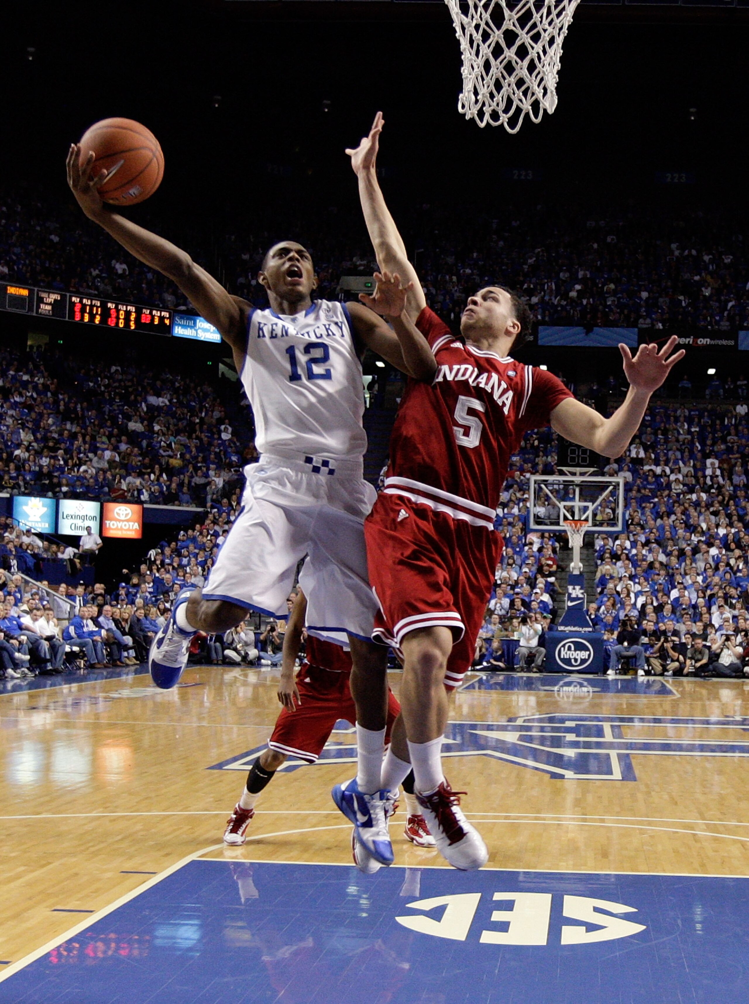 LEXINGTON, KY - DECEMBER 11:  Brandon Knight #12 of the Kentucky Wildcats shoots the ball while defended by Jeremiah Rivers #5 of the Indiana Hoosiers during the 81-62 Kentucky win on December 11, 2010 in Lexington, Kentucky.  (Photo by Andy Lyons/Getty I