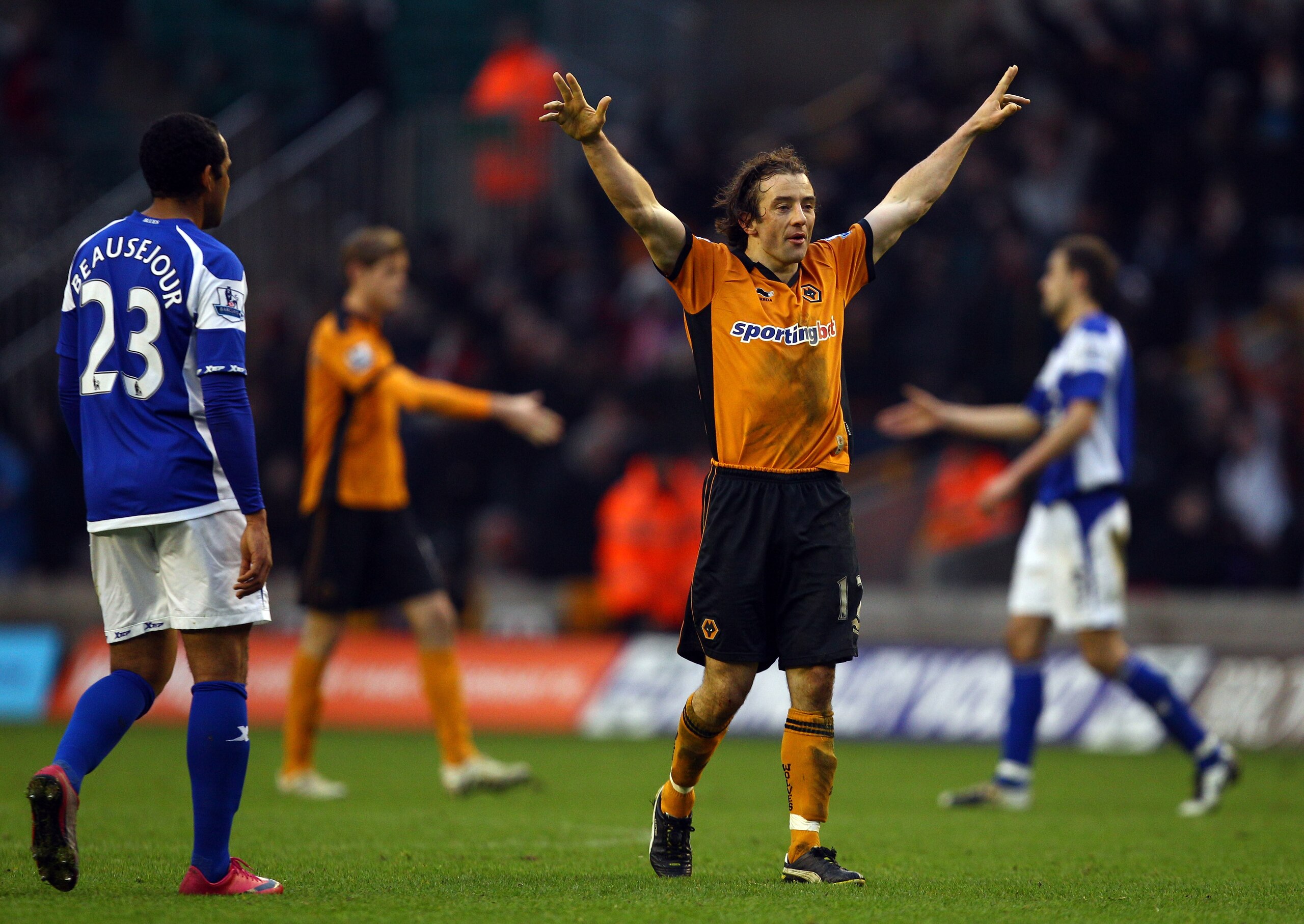 WOLVERHAMPTON, ENGLAND - DECEMBER 12:  Wolves goal scorer Stephen Hunt celebrates victory at the final whistle during the Barclays Premier League match between Wolverhampton Wanderers and Birmingham City at Molineux on December 12, 2010 in Wolverhampton,