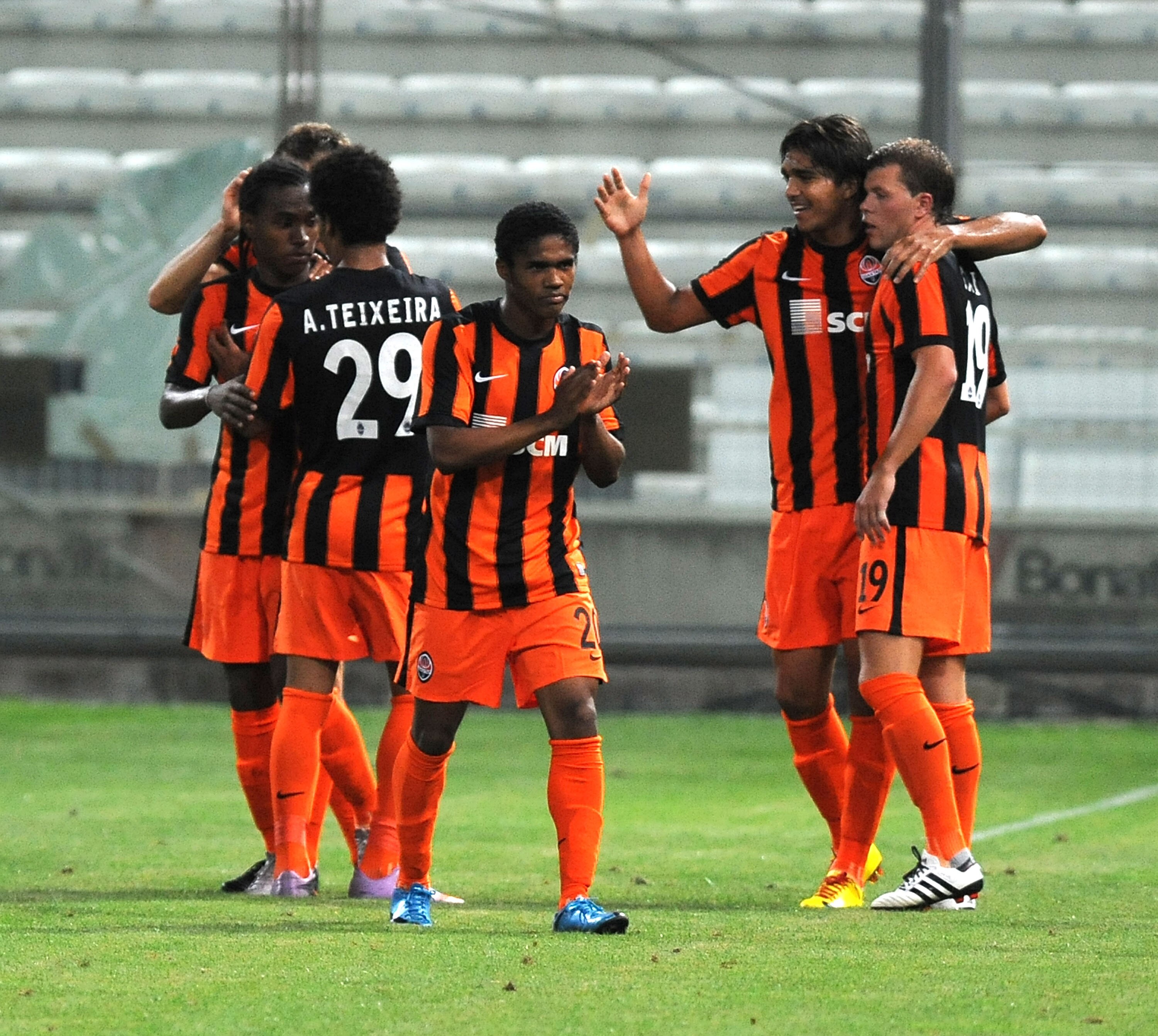 PARMA, ITALY - AUGUST 10: Players of FC Shakhtar Donetsk celebrate their first goal scored by Marcelo Moreno during preseason friendly match between Parma and Shakhtar Donetsk at Ennio Tardini Stadium on August 10, 2010 in Parma, Italy.  (Photo by Massimo