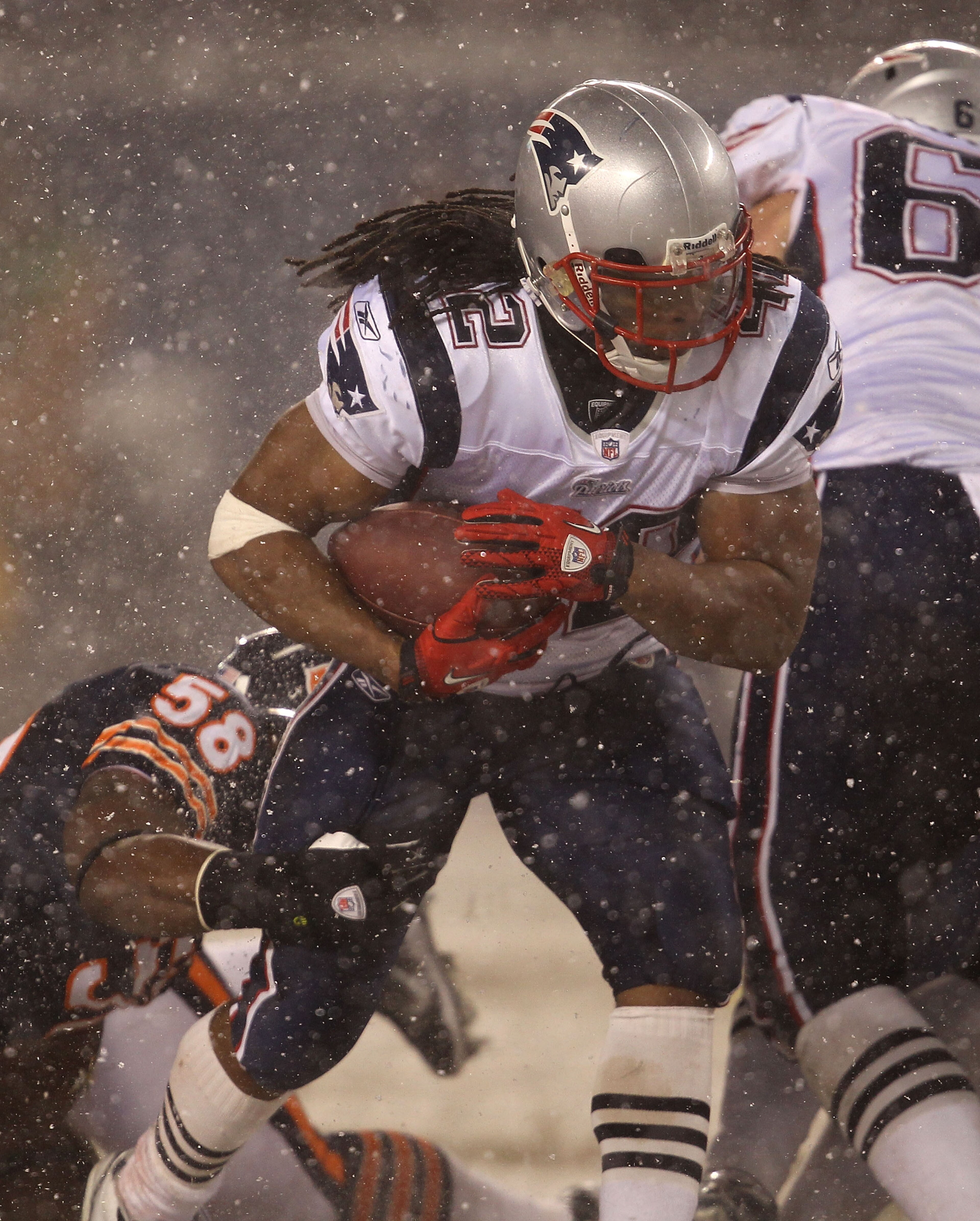 CHICAGO, IL - DECEMBER 12: BenJarvus Green-Ellis #42 of the New England Patriots runs against the Chicago Bears at Soldier Field on December 12, 2010 in Chicago, Illinois. The Patriots defeated the Bears 36-7. (Photo by Jonathan Daniel/Getty Images)