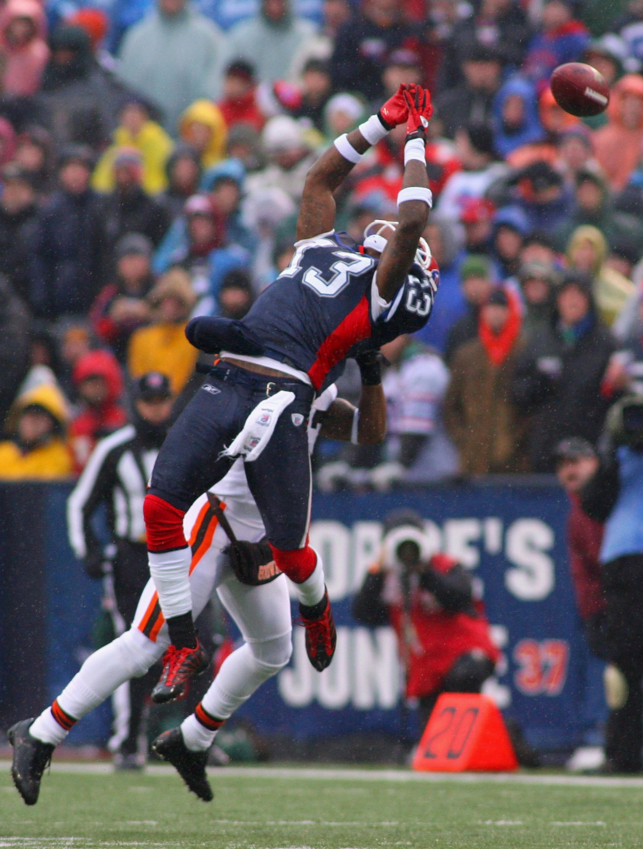 ORCHARD PARK, NY - DECEMBER 12: Steve Johnson #13 of the Buffalo Bills jumps but can't make a catch against the Cleveland Browns at Ralph Wilson Stadium on December 12, 2010 in Orchard Park, New York.  (Photo by Rick Stewart/Getty Images)