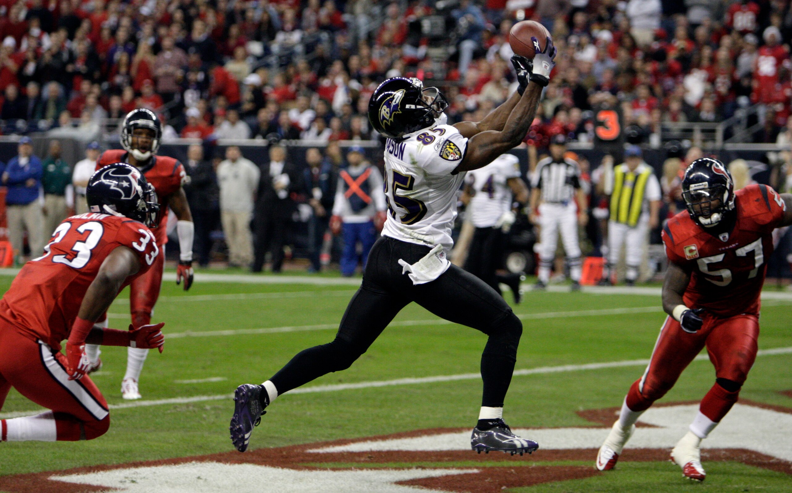HOUSTON, TX - DECEMBER 13: Wide receiver Derrick Mason #85 of the Baltimore Ravens scores in the first half against the Houston Texans as linebacker Kevin Bentley #57 and Troy Nolan #33 of the Houston Texans are late defending at Reliant Stadium on Decem HOUSTON, TX - DECEMBER 13: Wide receiver Derrick Mason #85 of the Baltimore Ravens scores in the first half against the Houston Texans as linebacker Kevin Bentley #57 and Troy Nolan #33 of the Houston Texans are late defending at Reliant Stadium on Decem