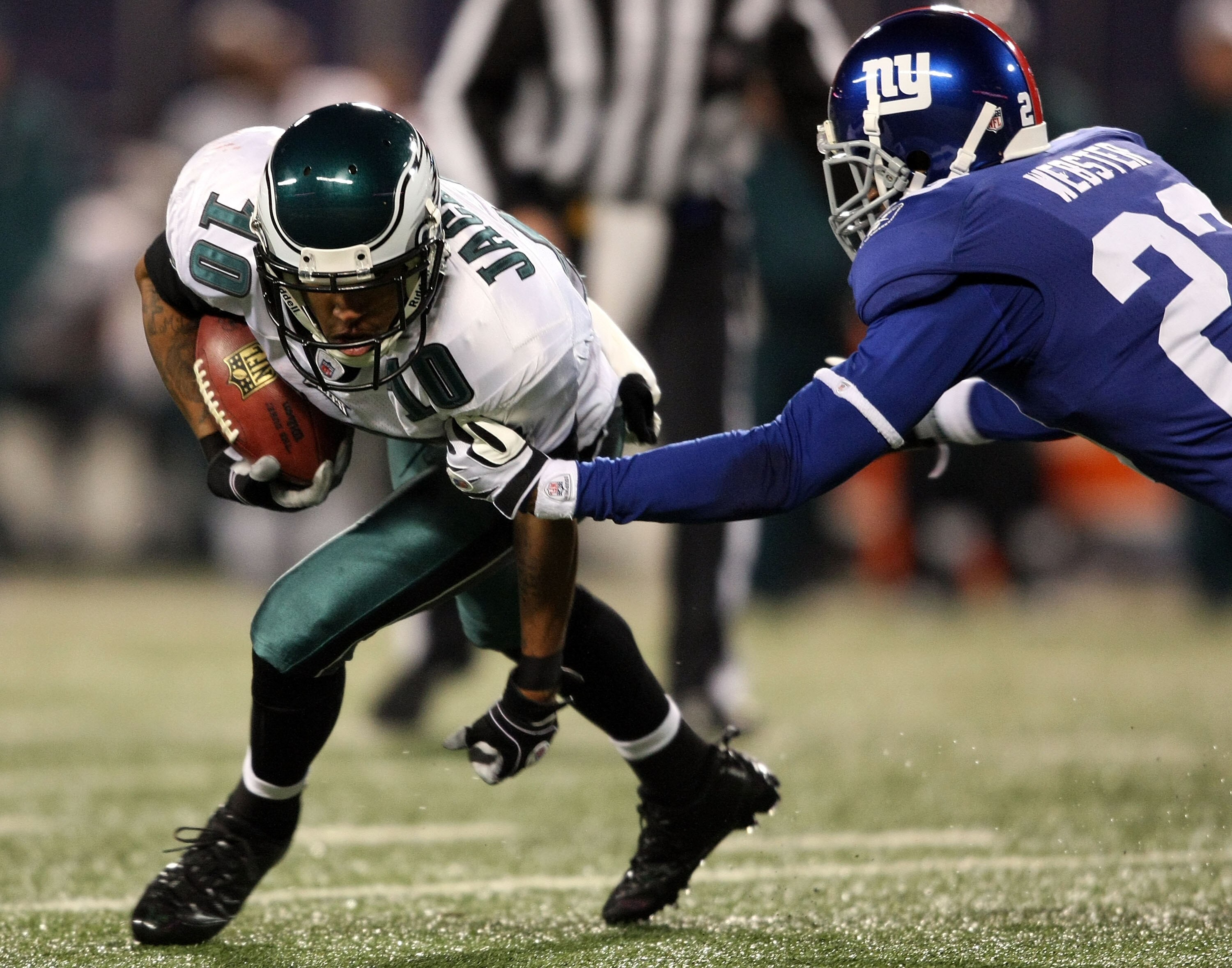 EAST RUTHERFORD, NJ - DECEMBER 13:  DeSean Jackson #10 of the Philadelphia Eagles runs with the ball against Corey Webster #23 of the New York Giants at Giants Stadium on December 13, 2009 in East Rutherford, New Jersey.  (Photo by Nick Laham/Getty Images