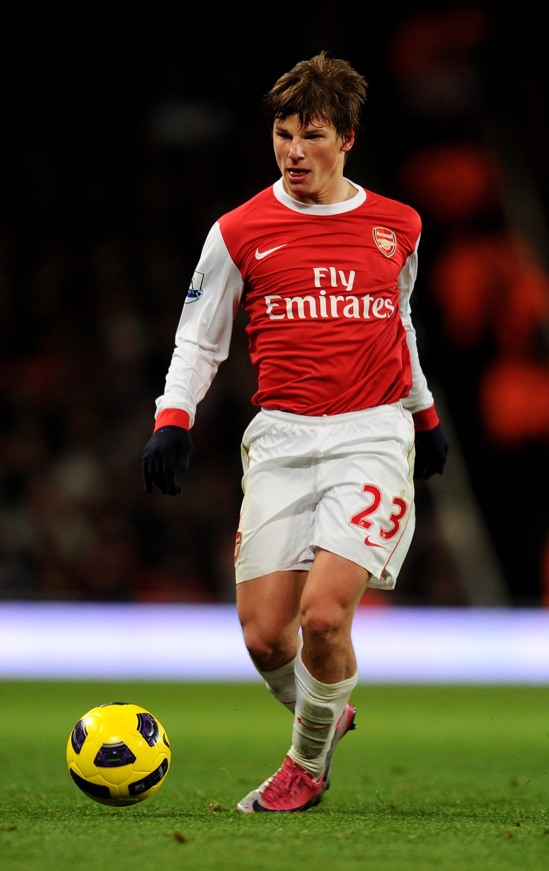 LONDON, ENGLAND - DECEMBER 04:  Andrey Arshavin of Arsenal in action during the Barclays Premier League match between Arsenal and Fulham at the Emirates Stadium on December 4, 2010 in London, England.  (Photo by Mike Hewitt/Getty Images)