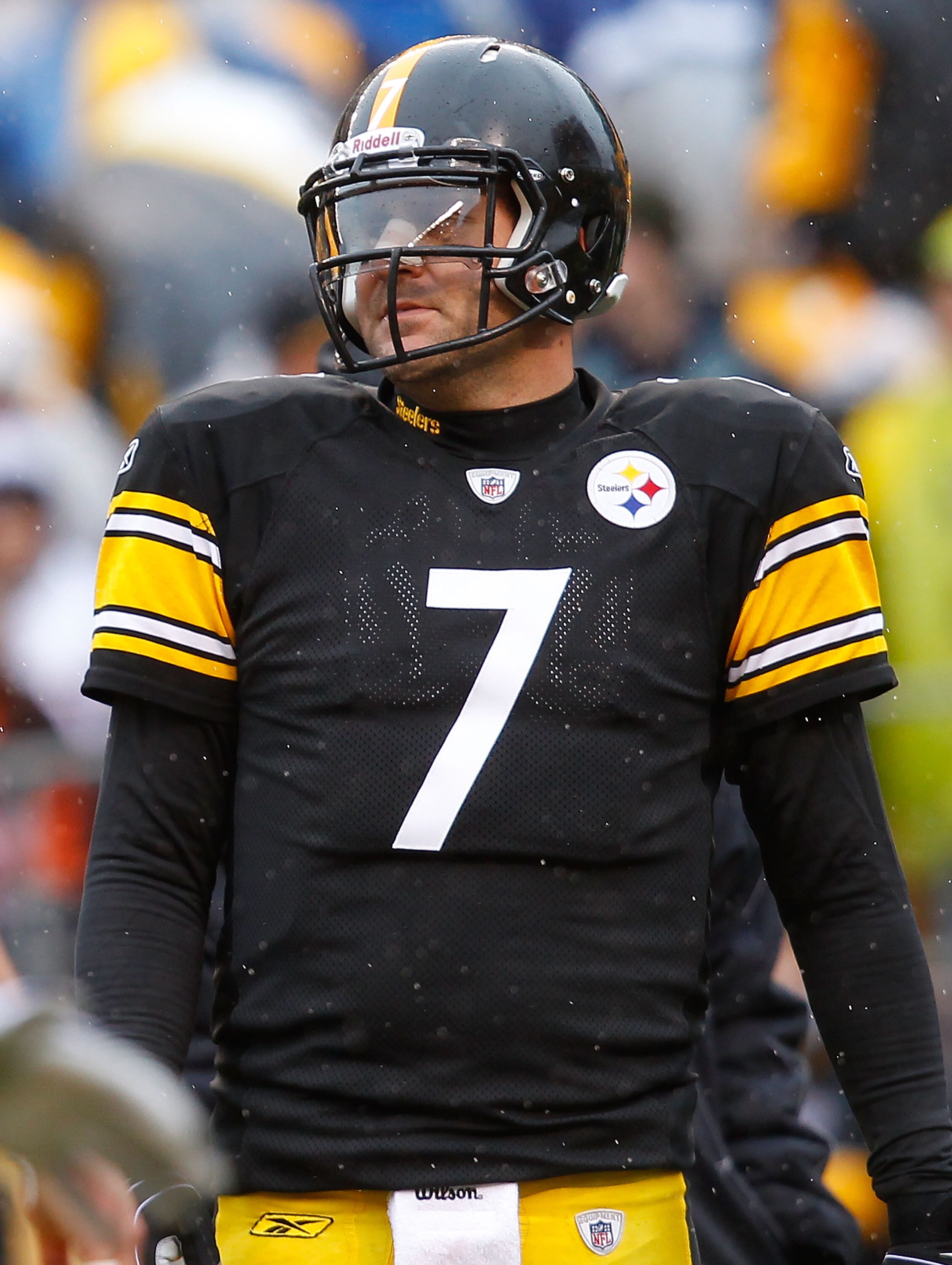 PITTSBURGH - DECEMBER 12:  Ben Roethlisberger #7 of the Pittsburgh Steelers warms up prior to the game against the Cincinnati Bengals on December 12, 2010 at Heinz Field in Pittsburgh, Pennsylvania.  (Photo by Jared Wickerham/Getty Images)