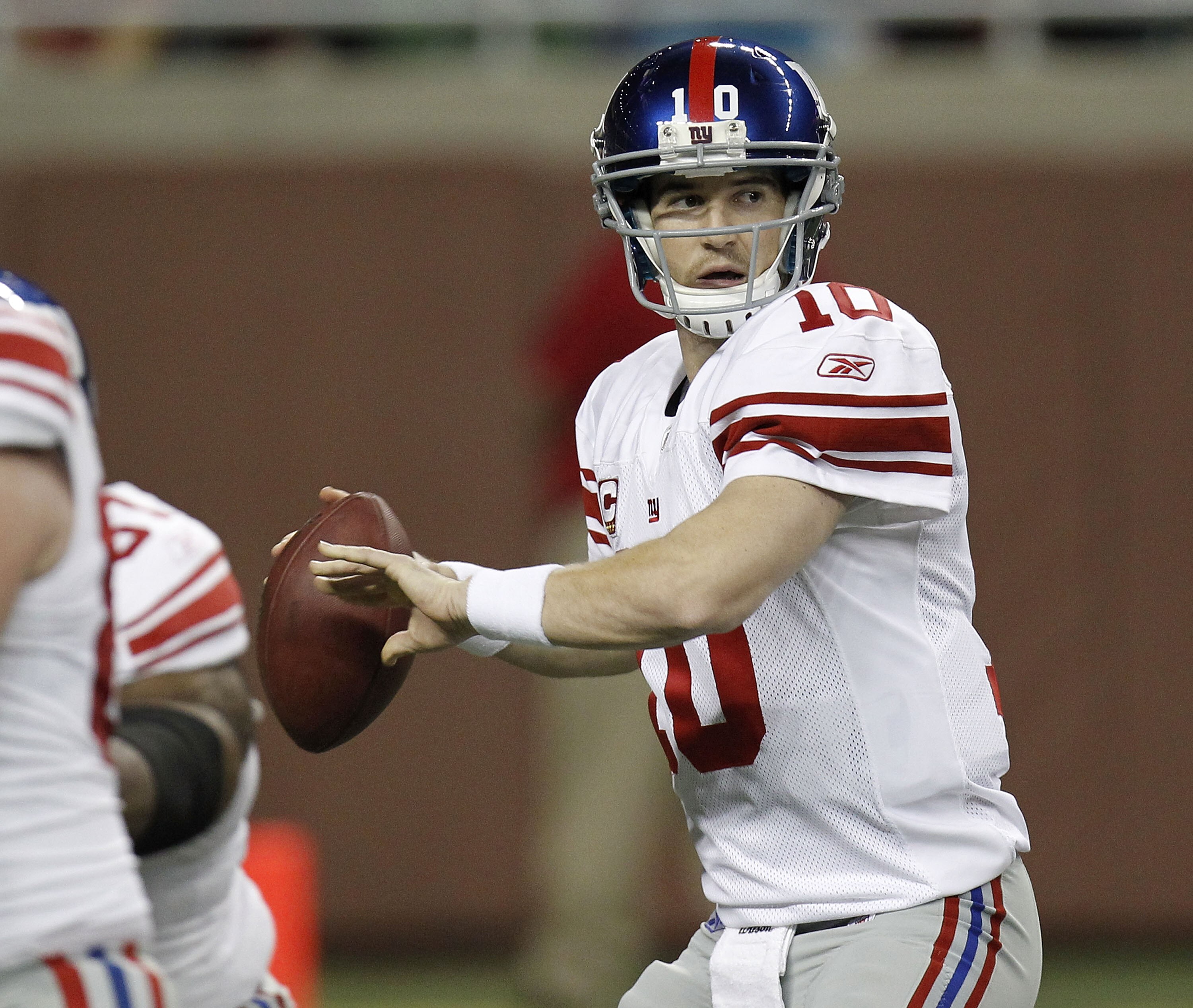 DETROIT, MI - DECEMBER 13:  Eli Manning #10 of the New York Giants throws a second quarter pass while playing the Minnesota Vikings at Ford Field on December 13, 2010 in Detroit, Michigan.  (Photo by Gregory Shamus/Getty Images)