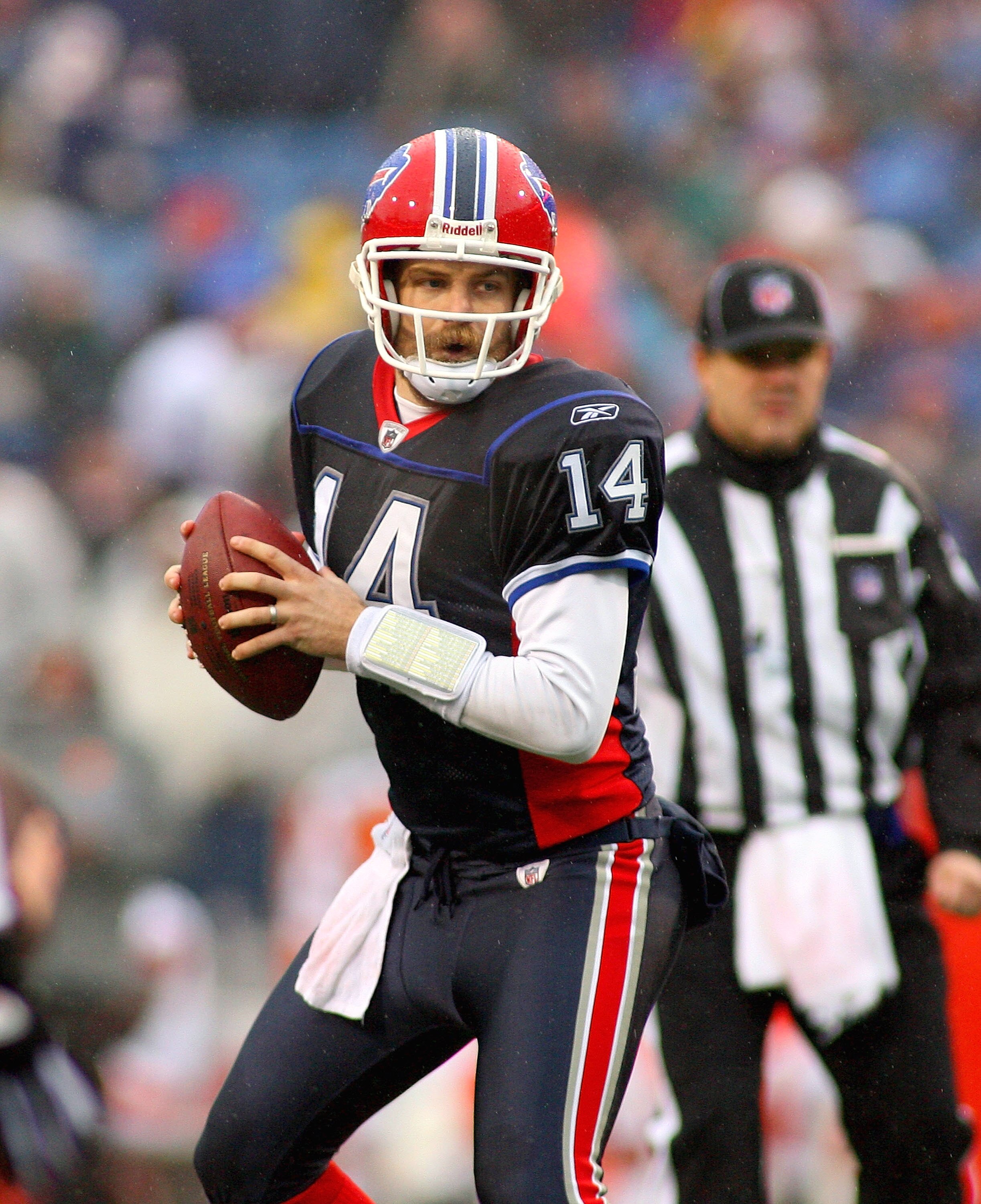 ORCHARD PARK, NY - DECEMBER 12:  Ryan Fitzpatrick #14 of the Buffalo Bills looks to pass against the Cleveland Browns at Ralph Wilson Stadium on December 12, 2010 in Orchard Park, New York. Buffalo won 13-6. (Photo by Rick Stewart/Getty Images)