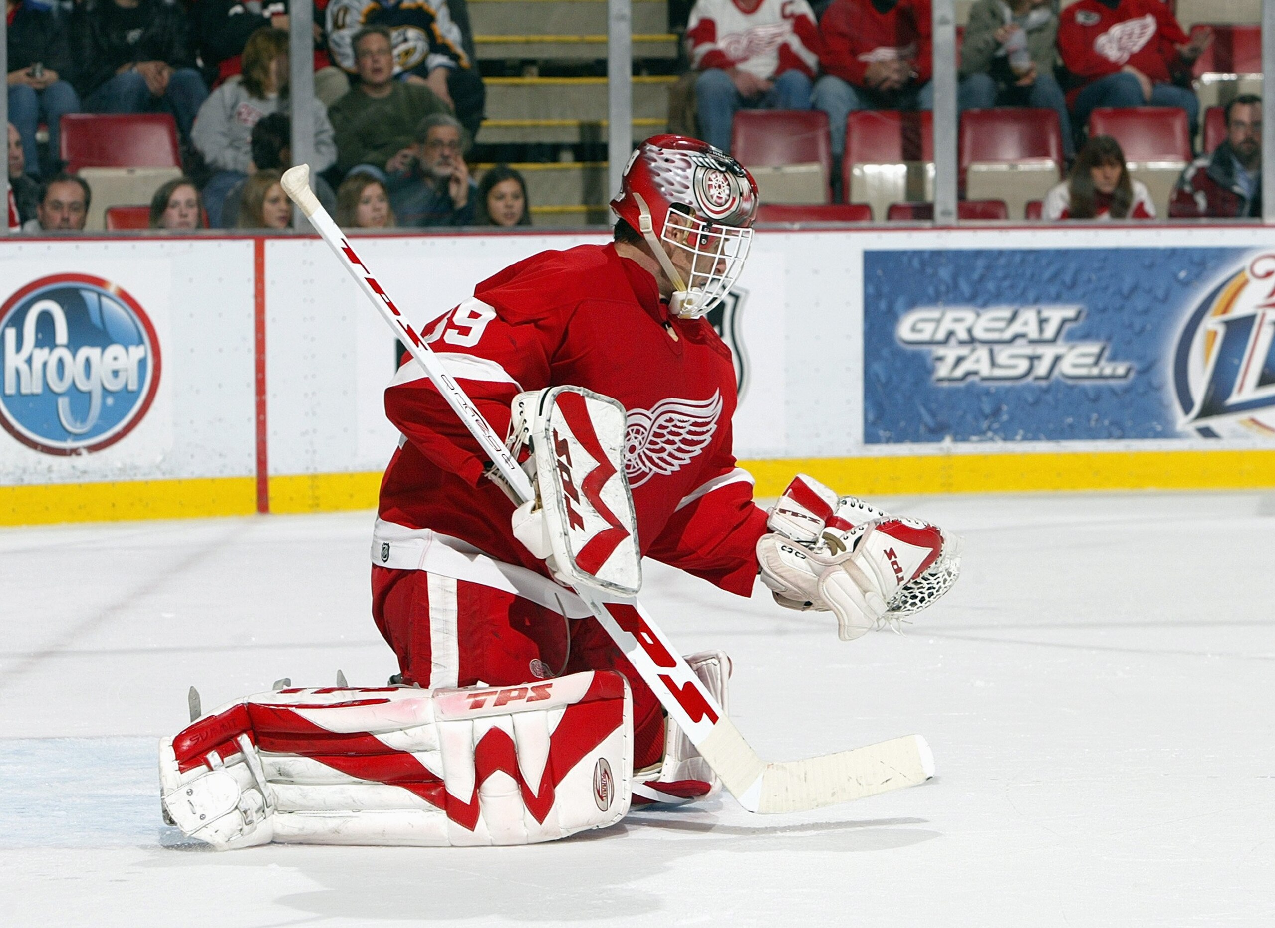 DETROIT - NOVEMBER 10: Domink Hasek #39 of the Detroit Red Wings blocks the net during the game against the Nashville Predators at Joe Louis Arena November 10, 2006 in Detroit, Michigan. (Photo By Dave Sandford/Getty Images) DETROIT - NOVEMBER 10: Domink Hasek #39 of the Detroit Red Wings blocks the net during the game against the Nashville Predators at Joe Louis Arena November 10, 2006 in Detroit, Michigan. (Photo By Dave Sandford/Getty Images)