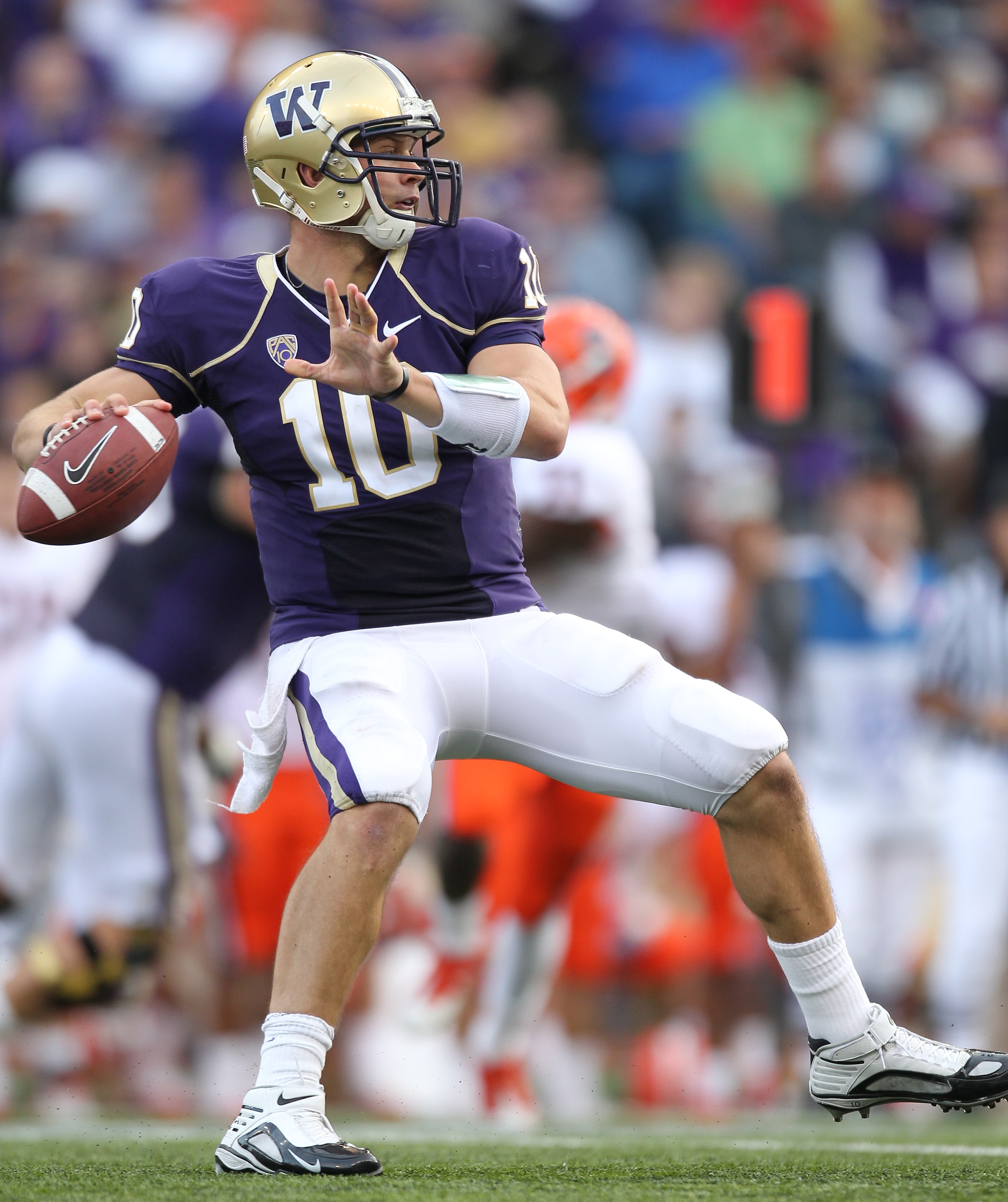 SEATTLE - SEPTEMBER 11:  Quarterback Jake Locker #10 of the Washington Huskies passes against the Syracuse Orange on September 11, 2010 at Husky Stadium in Seattle, Washington. (Photo by Otto Greule Jr/Getty Images)