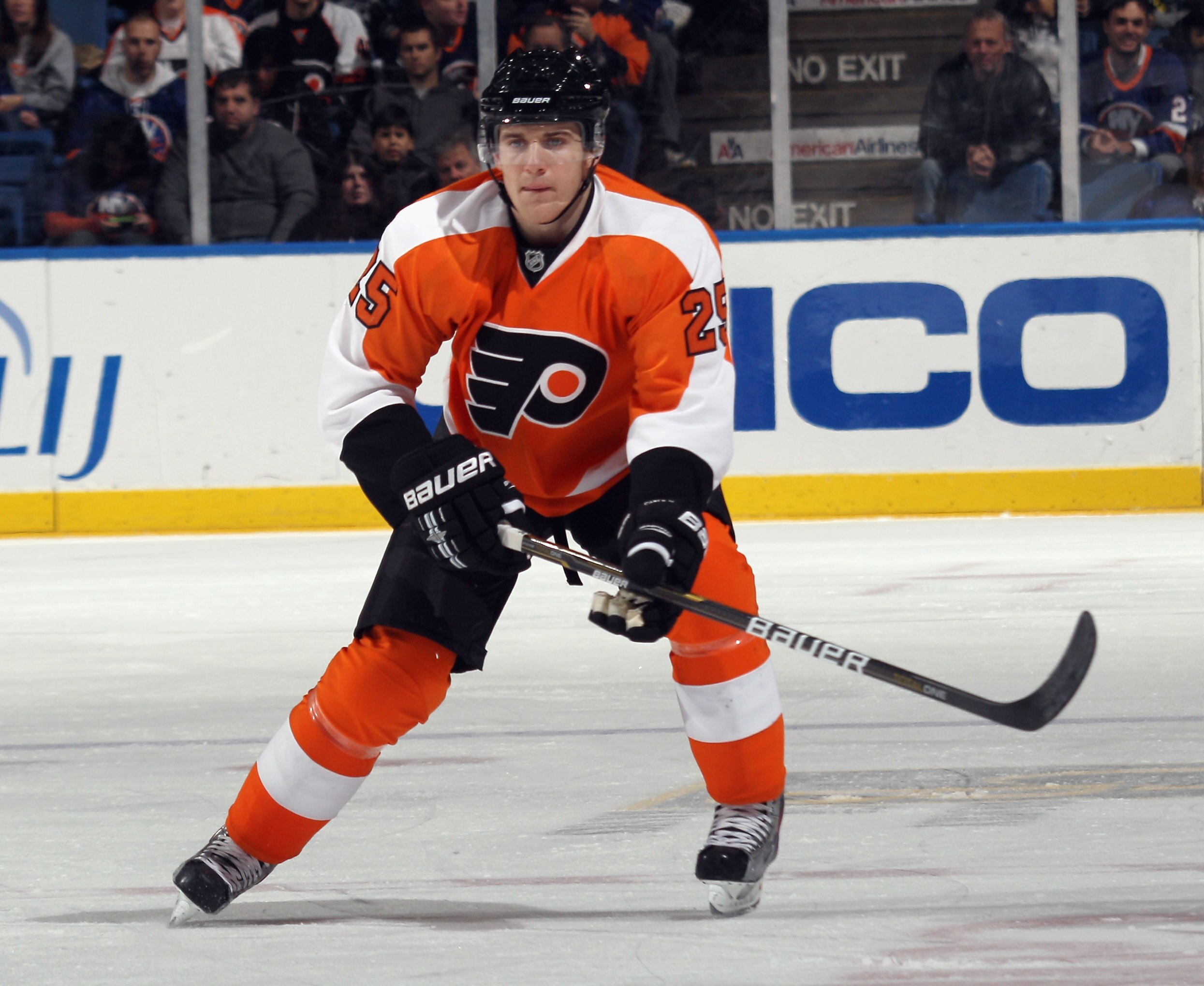 UNIONDALE, NY - DECEMBER 05: Matt Carle #25 of the Philadelphia Flyers skates against the New York Islanders at the Nassau Coliseum on December 5, 2010 in Uniondale, New York.  (Photo by Bruce Bennett/Getty Images)