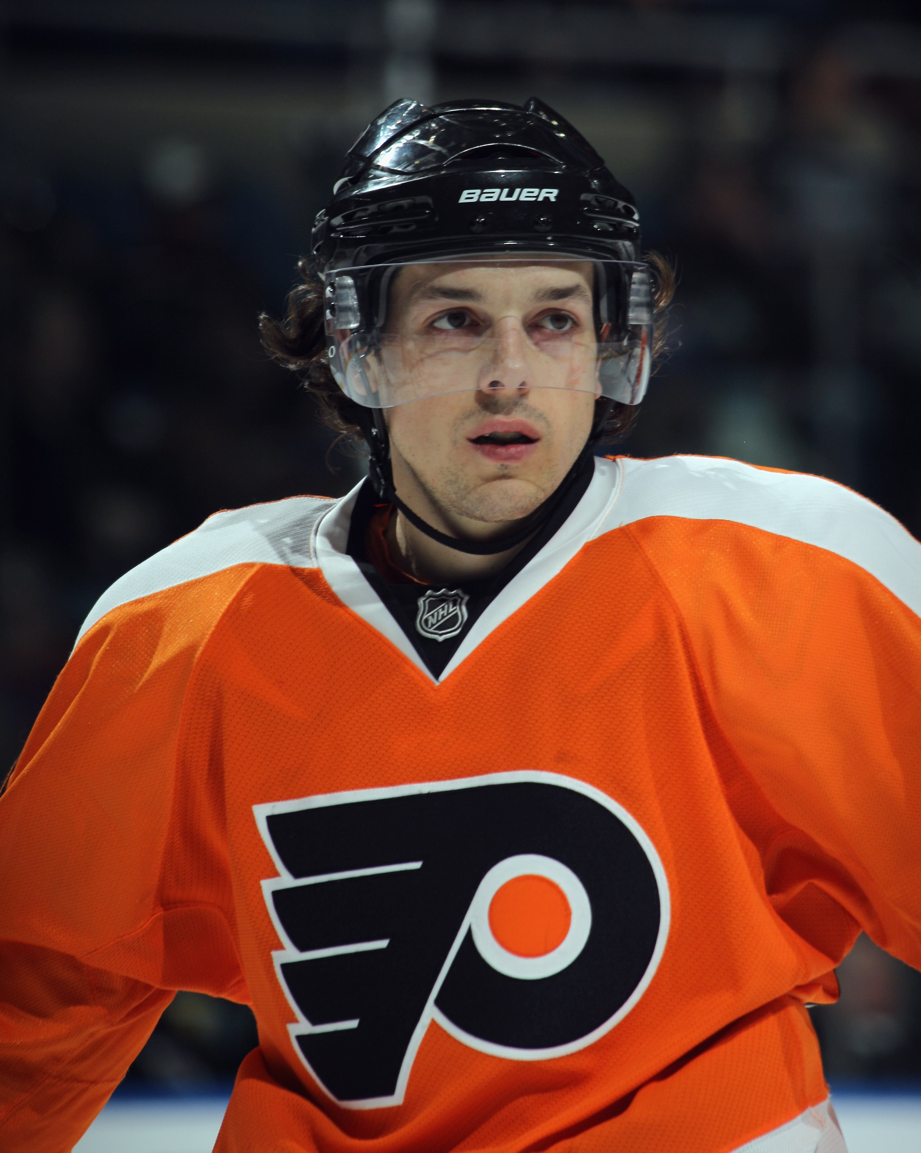 UNIONDALE, NY - DECEMBER 05:  Danny Briere #48 of the Philadelphia Flyers skates against the New York Islanders at the Nassau Coliseum on December 5, 2010 in Uniondale, New York.  (Photo by Bruce Bennett/Getty Images)