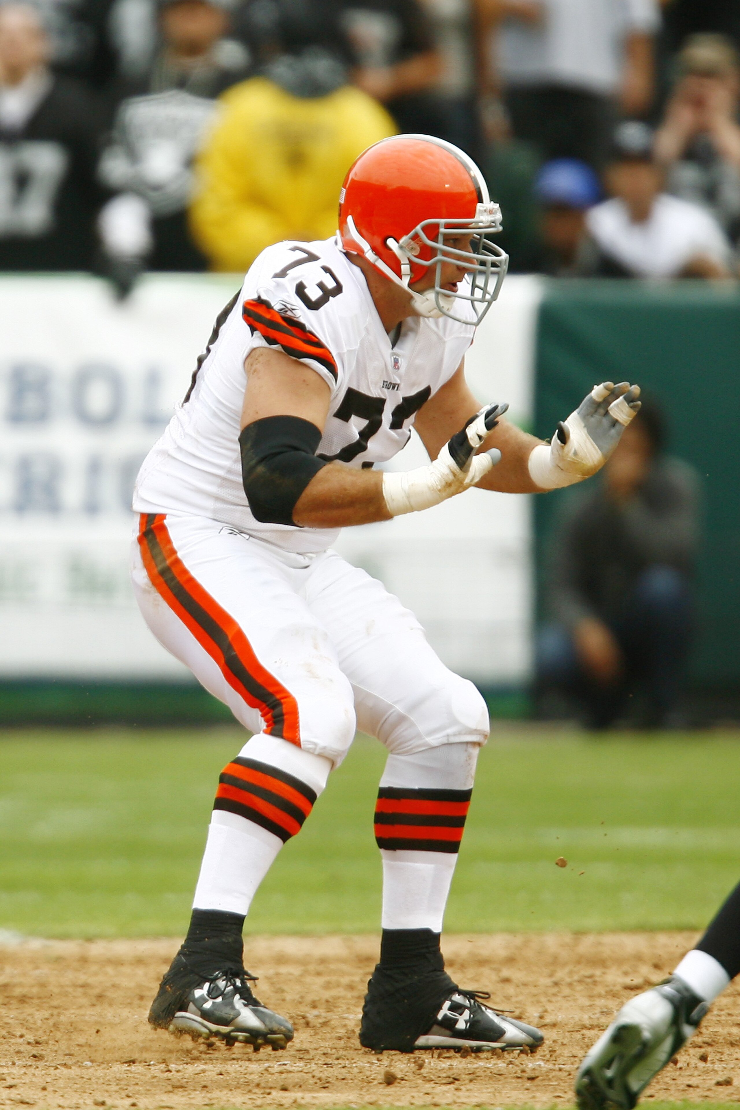 OAKLAND, CA - SEPTEMBER 23:  Tackle Joe Thomas #73 of the Cleveland Browns drops back to pass block against the Oakland Raiders during a 26-24 loss at McAfee Coliseum on September 23, 2007 in Oakand, California.  (Photo by Kevin Terrell/Getty Images)