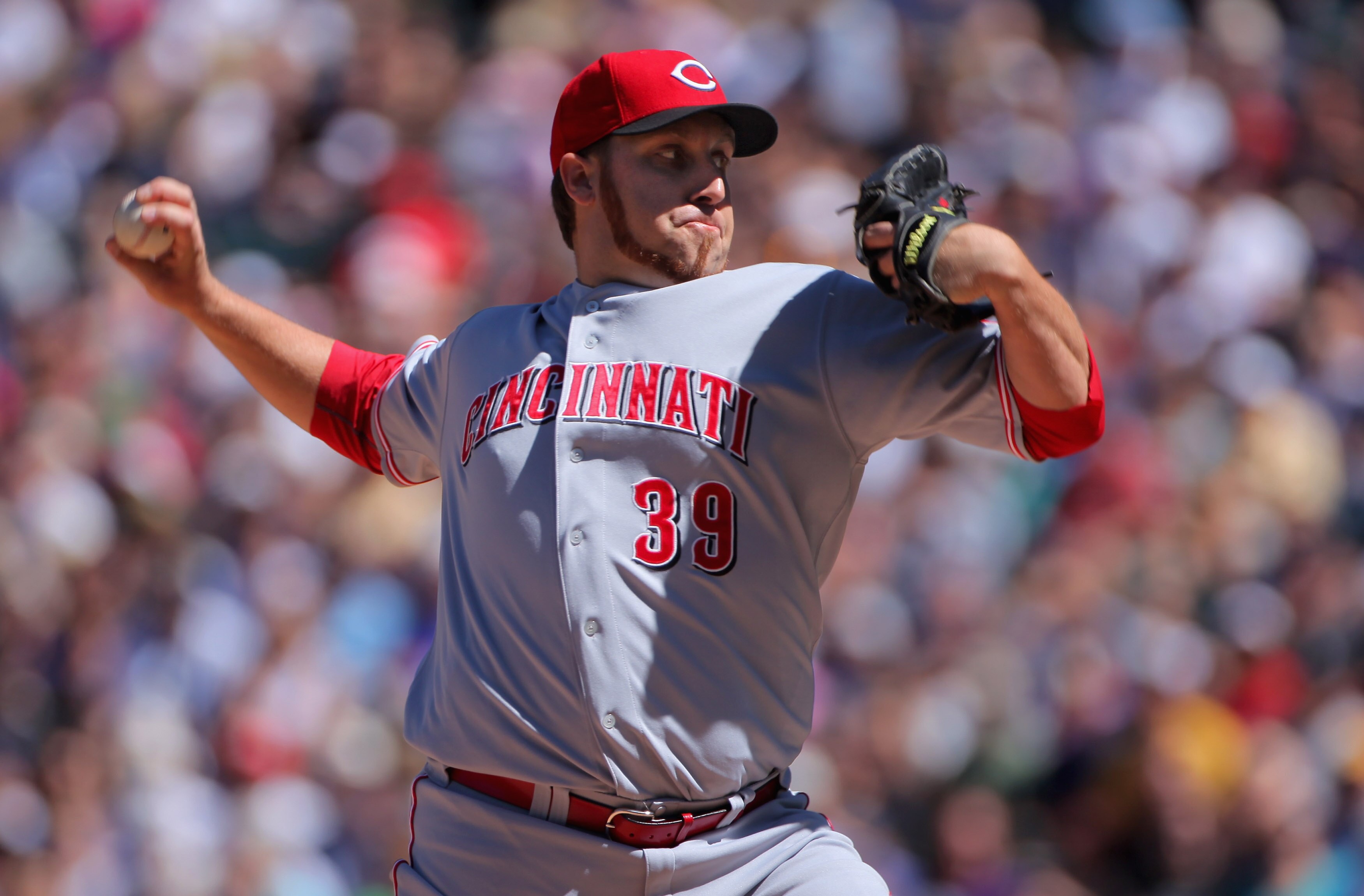 DENVER - SEPTEMBER 06:  Starting pitcher Aaron Harang #39 of the Cincinnati Reds delivers against the Colorado Rockies at Coors Field on September 6, 2010 in Denver, Colorado.  (Photo by Doug Pensinger/Getty Images)