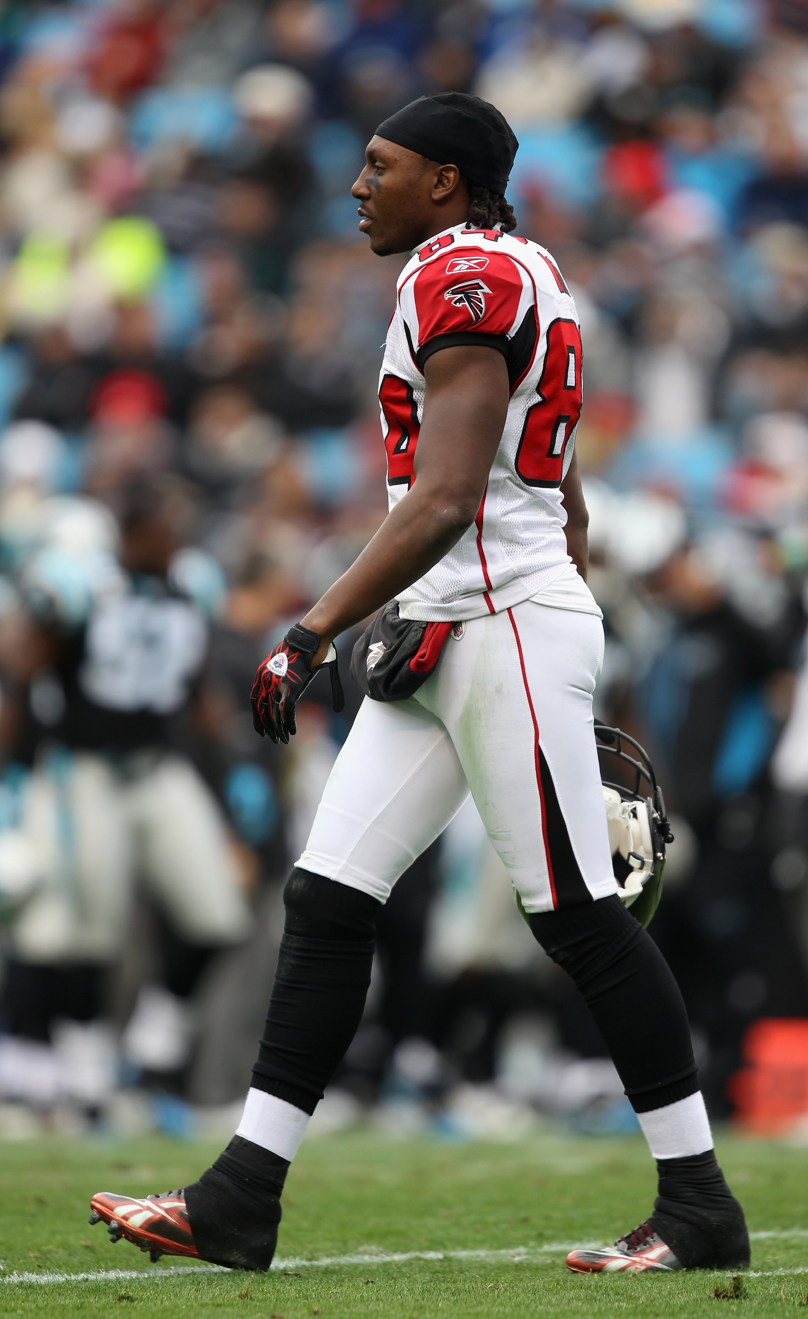 CHARLOTTE, NC - DECEMBER 12:  Roddy White #84 of the Atlanta Falcons against the Carolina Panthers during their game at Bank of America Stadium on December 12, 2010 in Charlotte, North Carolina.  (Photo by Streeter Lecka/Getty Images)