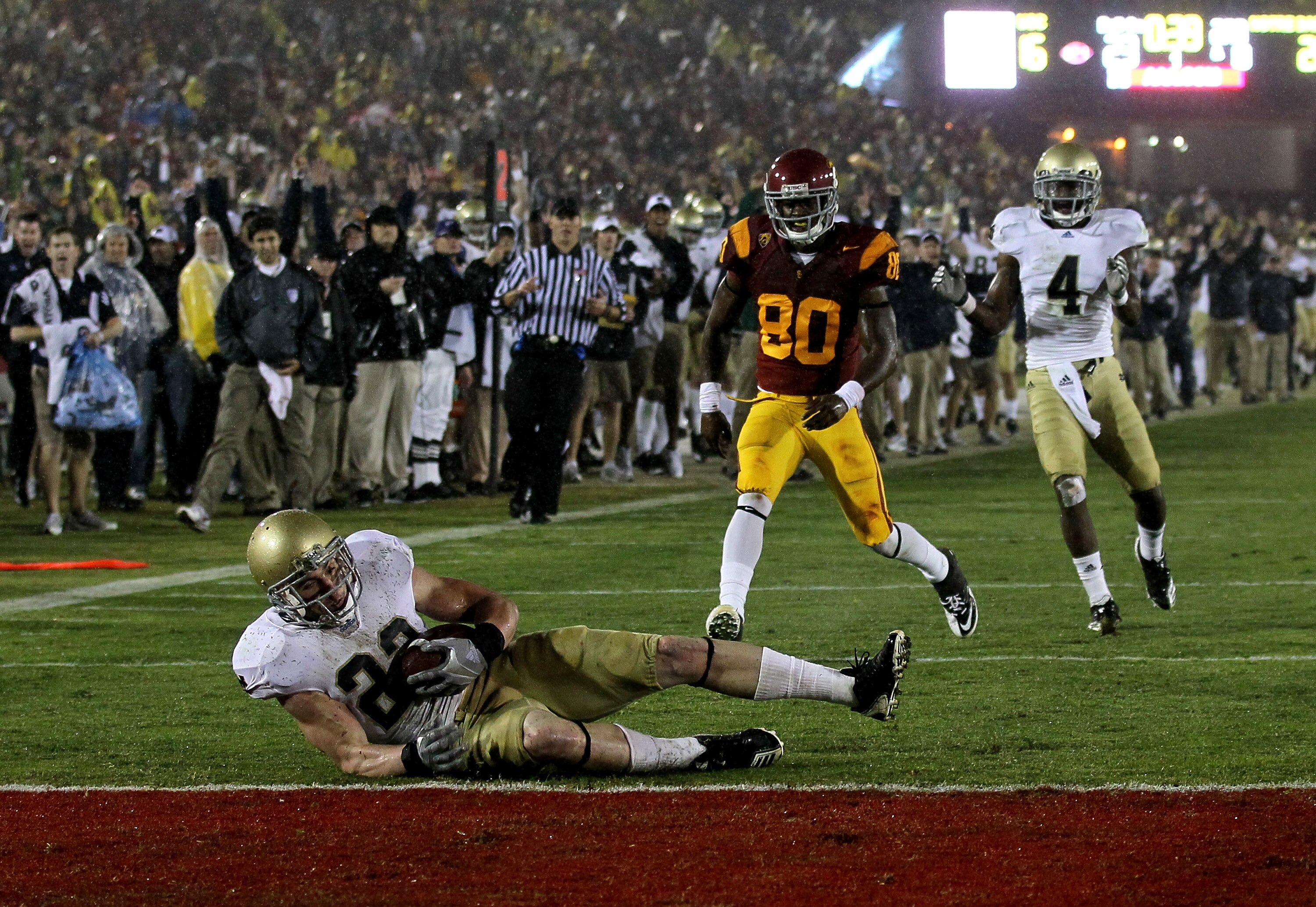 LOS ANGELES - NOVEMBER 27:  Safety Harrison Smith #22 of the Notre Dame Fighting Irish comes down with the interception onf the one yard line to end the final drive in the final minute by the USC Trojans at the Los Angeles Memorial Coliseum on November 27