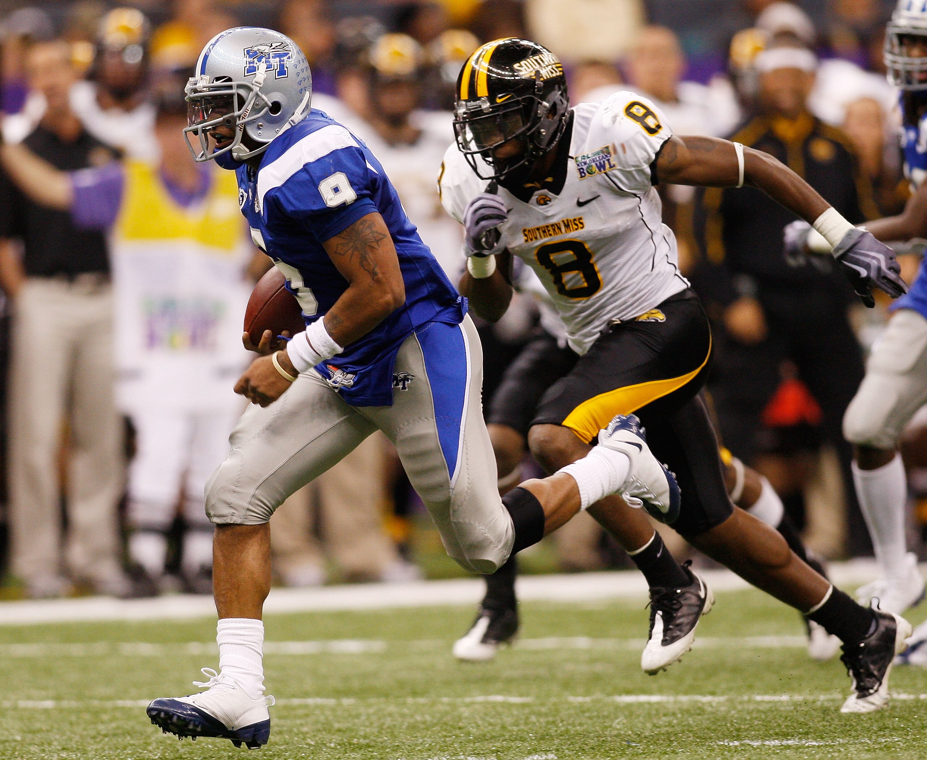 NEW ORLEANS - DECEMBER 20:  Dwight Dasher #9 of the Middle Tennessee Blue Raiders runs for a touchdown past Justin Wilson #8 of the Southern Miss Golden Eagles during the R+L Carriers New Orleans Bowl at the Louisiana Superdome on December 20, 2009 in New