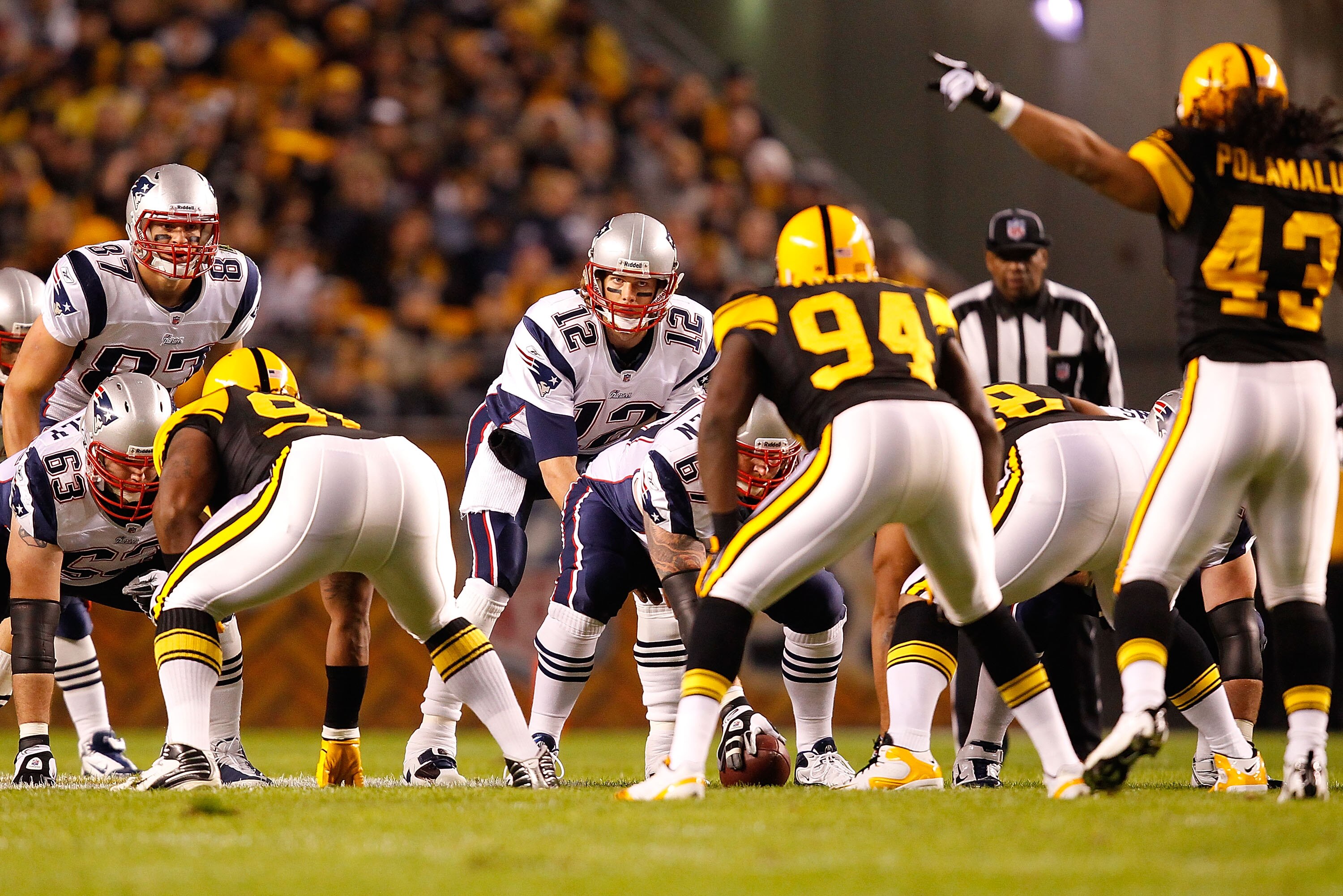 PITTSBURGH, PA - NOVEMBER 14:  Tom Brady #12 of the New England Patriots calls out signals during the game against the Pittsburgh Steelers on November 14, 2010 at Heinz Field in Pittsburgh, Pennsylvania.  (Photo by Jared Wickerham/Getty Images)