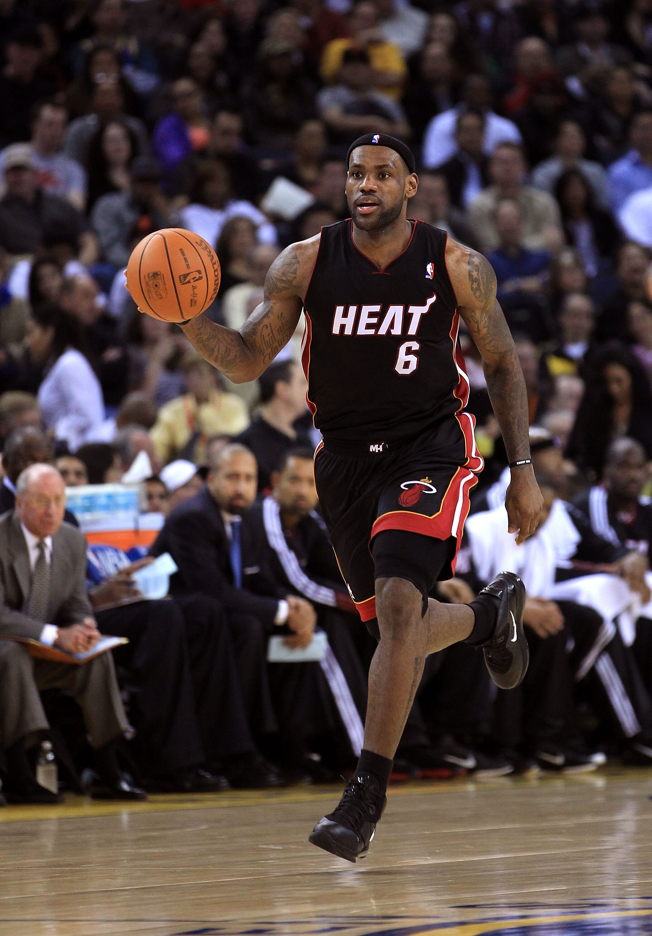 OAKLAND, CA - DECEMBER 10:  Lebron James #6 of the Miami Heat in action against the Golden State Warriors at Oracle Arena on December 10, 2010 in Oakland, California. NOTE TO USER: User expressly acknowledges and agrees that, by downloading and or using t