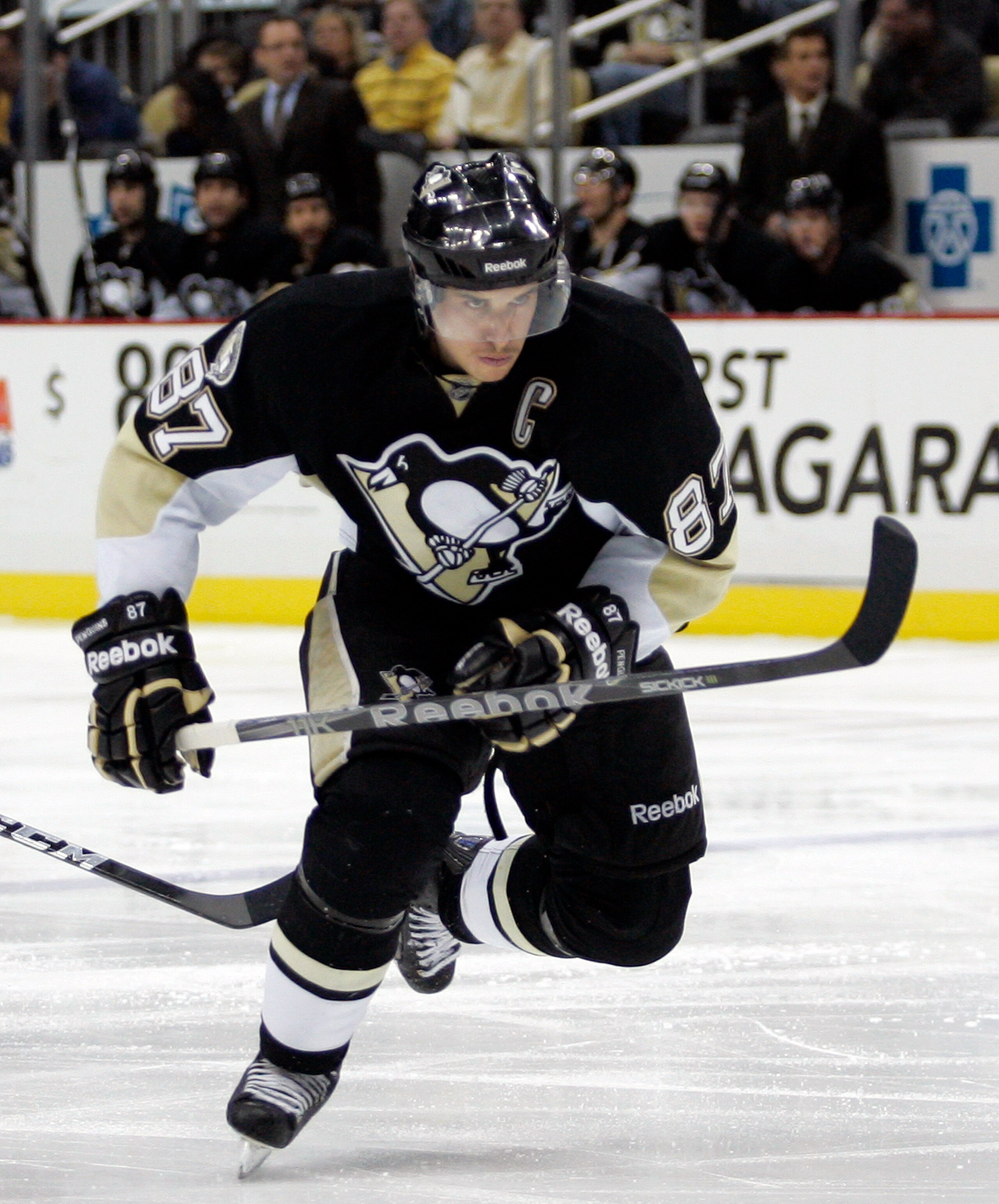 PITTSBURGH, PA - DECEMBER 08:  Sidney Crosby #87 of the Pittsburgh Penguins skates against the Toronto Maple Leafs at Consol Energy Center on December 8, 2010 in Pittsburgh, Pennsylvania.  Penguins defeated the Maple Leafs 5-2.  (Photo by Justin K. Aller/