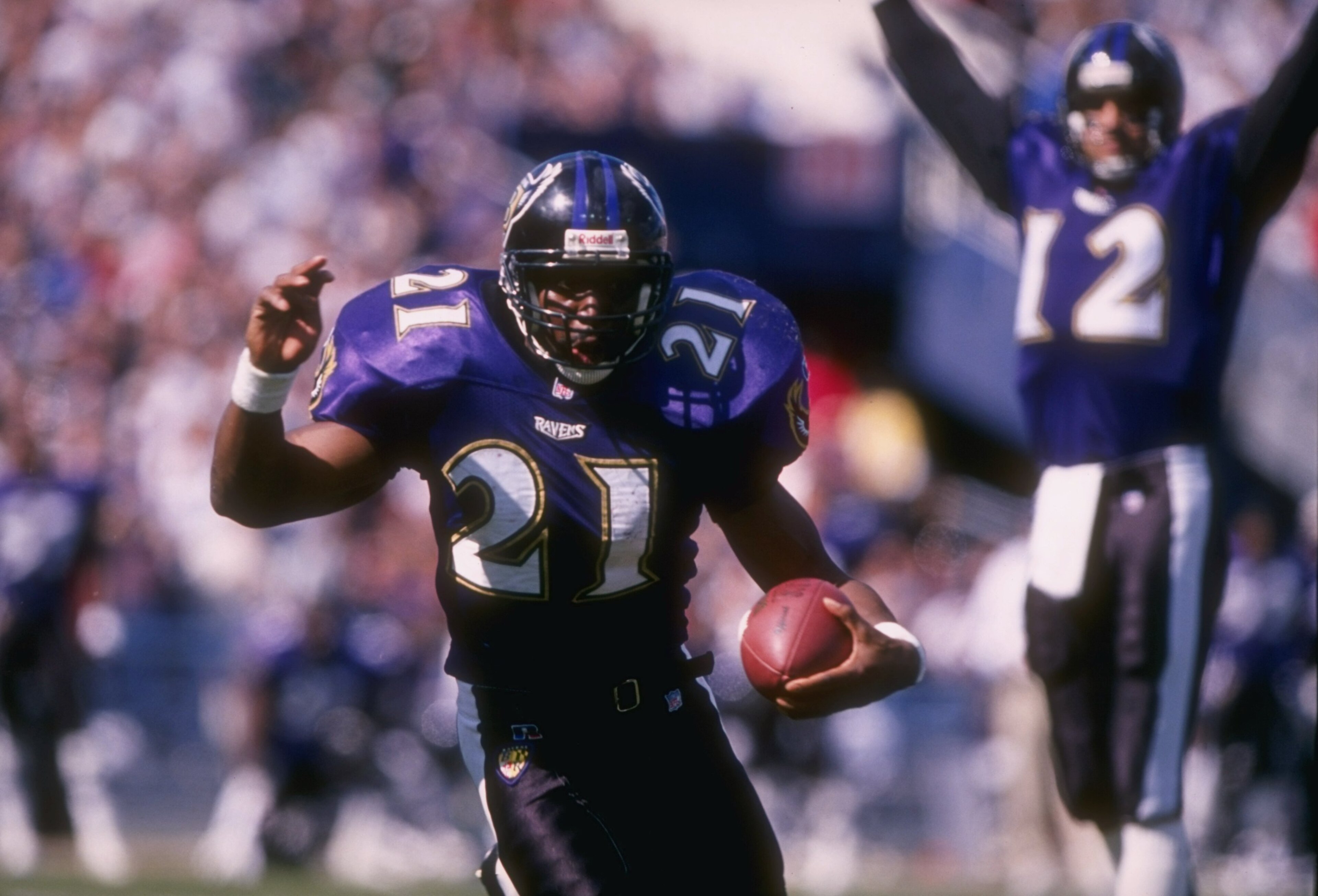 6 Oct 1996: Running back Earnest Byner #21 of the Baltimore Ravens keeps his eyes focused up field as makes a cut to the outside to avoid pursuing tacklers from the New England Patriots and score a touch down as quarterback Vinny Testaverde celebrates in 6 Oct 1996: Running back Earnest Byner #21 of the Baltimore Ravens keeps his eyes focused up field as makes a cut to the outside to avoid pursuing tacklers from the New England Patriots and score a touch down as quarterback Vinny Testaverde celebrates in