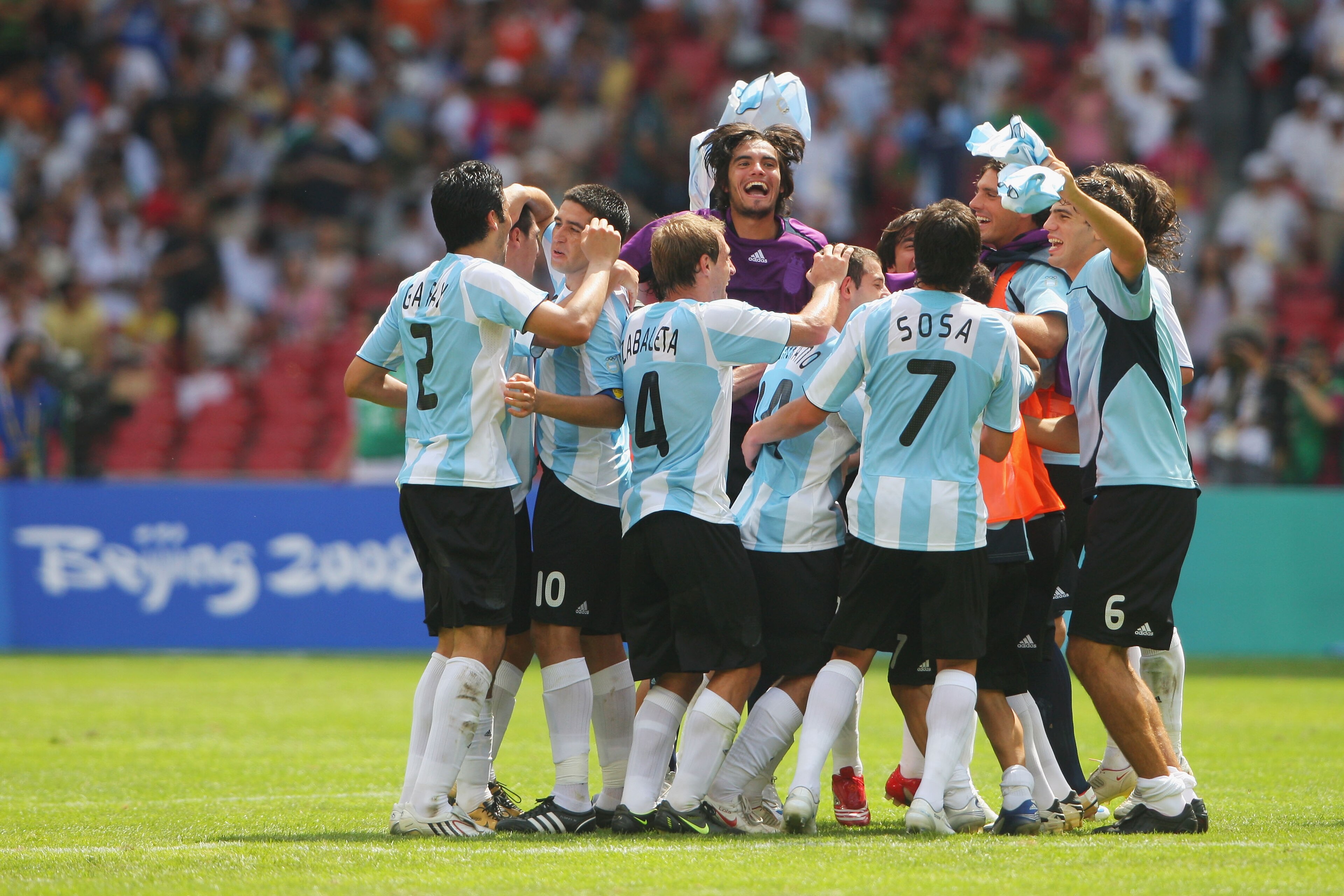 BEIJING - AUGUST 23: Argentina celebrate winning the Men's Gold Medal football match between Nigeria and Argentina at the National Stadium on Day 15 of the Beijing 2008 Olympic Games on August 23, 2008 in Beijing, China. (Photo by Stu Forster/Getty Imag BEIJING - AUGUST 23: Argentina celebrate winning the Men's Gold Medal football match between Nigeria and Argentina at the National Stadium on Day 15 of the Beijing 2008 Olympic Games on August 23, 2008 in Beijing, China. (Photo by Stu Forster/Getty Imag