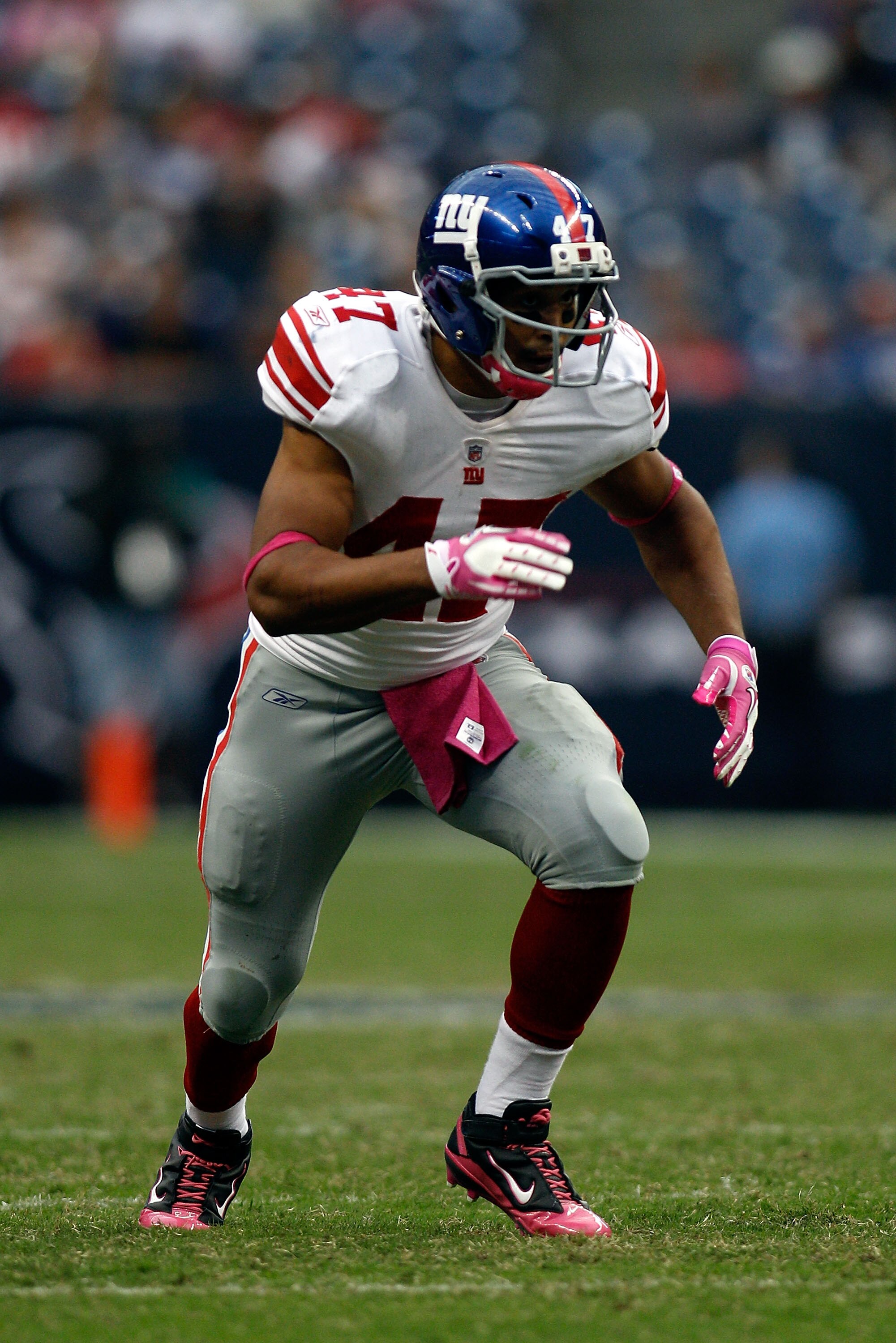 HOUSTON - OCTOBER 10:   Travis Beckum #47 of the New York Giants in action during the game against the Houston Texans at Reliant Stadium on October 10, 2010 in Houston, Texas.  (Photo by Chris Graythen/Getty Images)