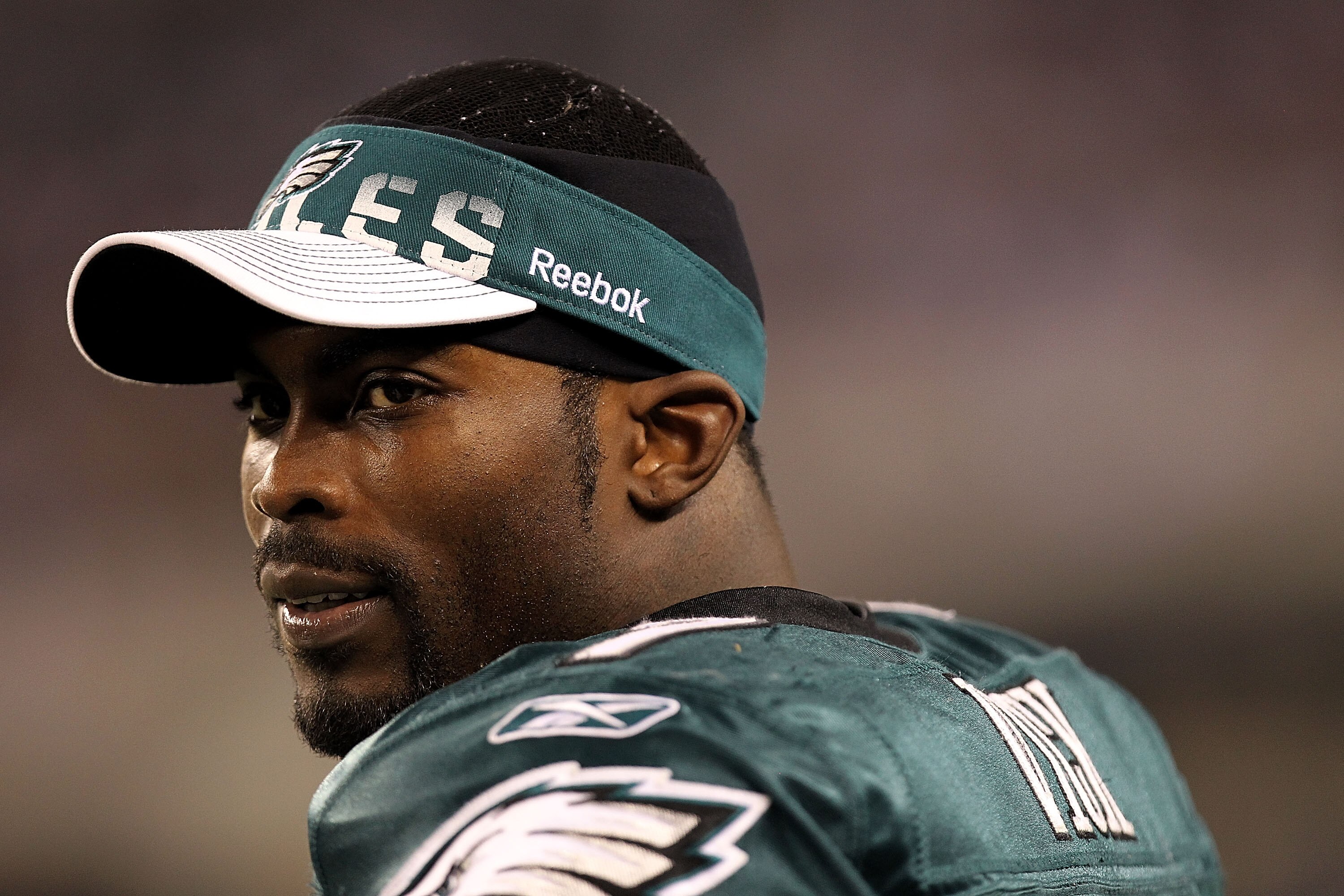 ARLINGTON, TX - DECEMBER 12:  Quarterback Michael Vick #7 of the Philadelphia Eagles on the sidelines against the Dallas Cowboys at Cowboys Stadium on December 12, 2010 in Arlington, Texas.  (Photo by Ronald Martinez/Getty Images)