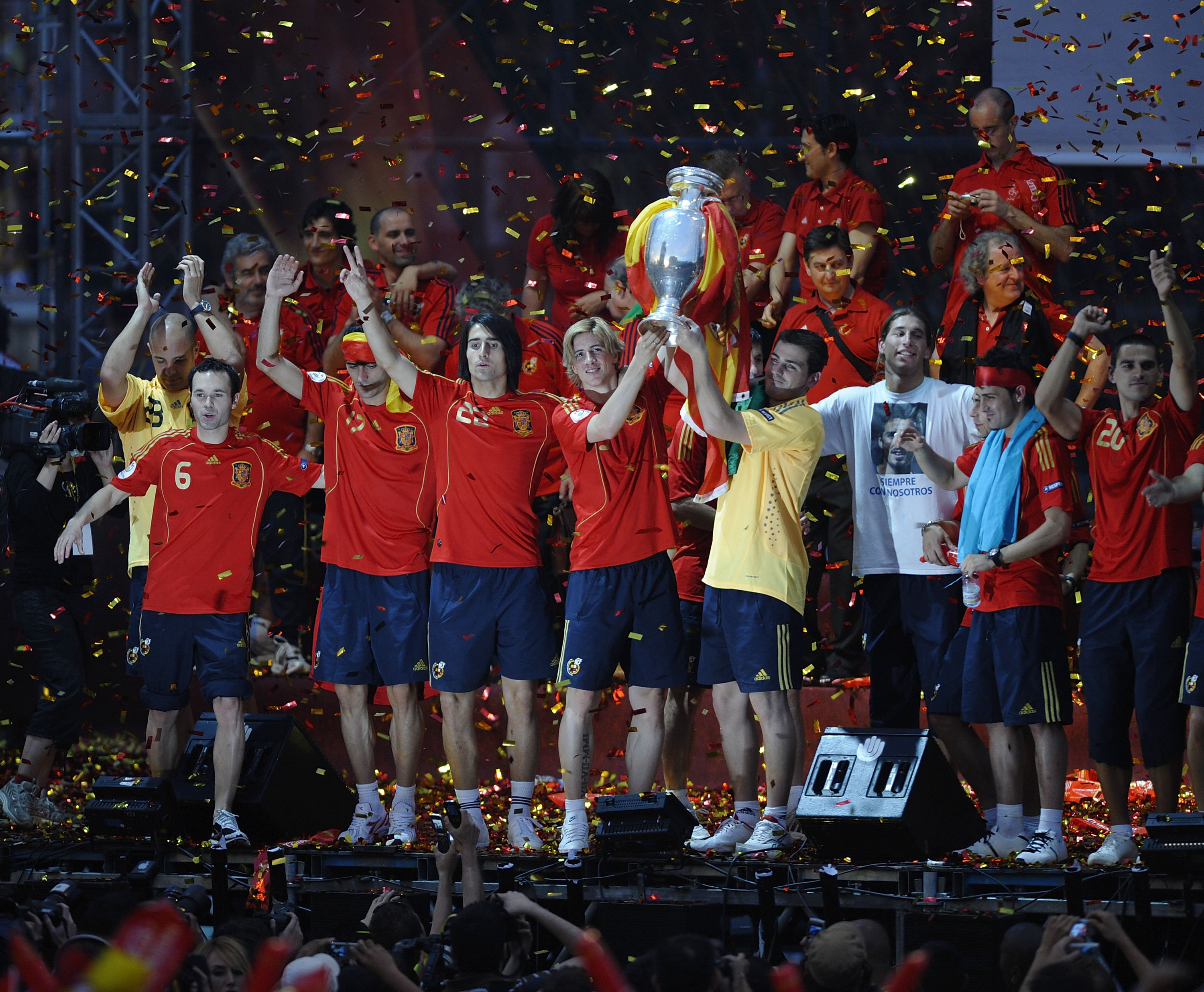 MADRID, SPAIN - JUNE 30:  Fernando Torres and Xavi Hernandez hold the trophy aloft as the Spanish team celebrate with fans at Plaza Colon after winning the UEFA EURO 2008 Final match between Germany and Spain 2008 on June 30, 2008 in Madrid, Spain.  (Phot