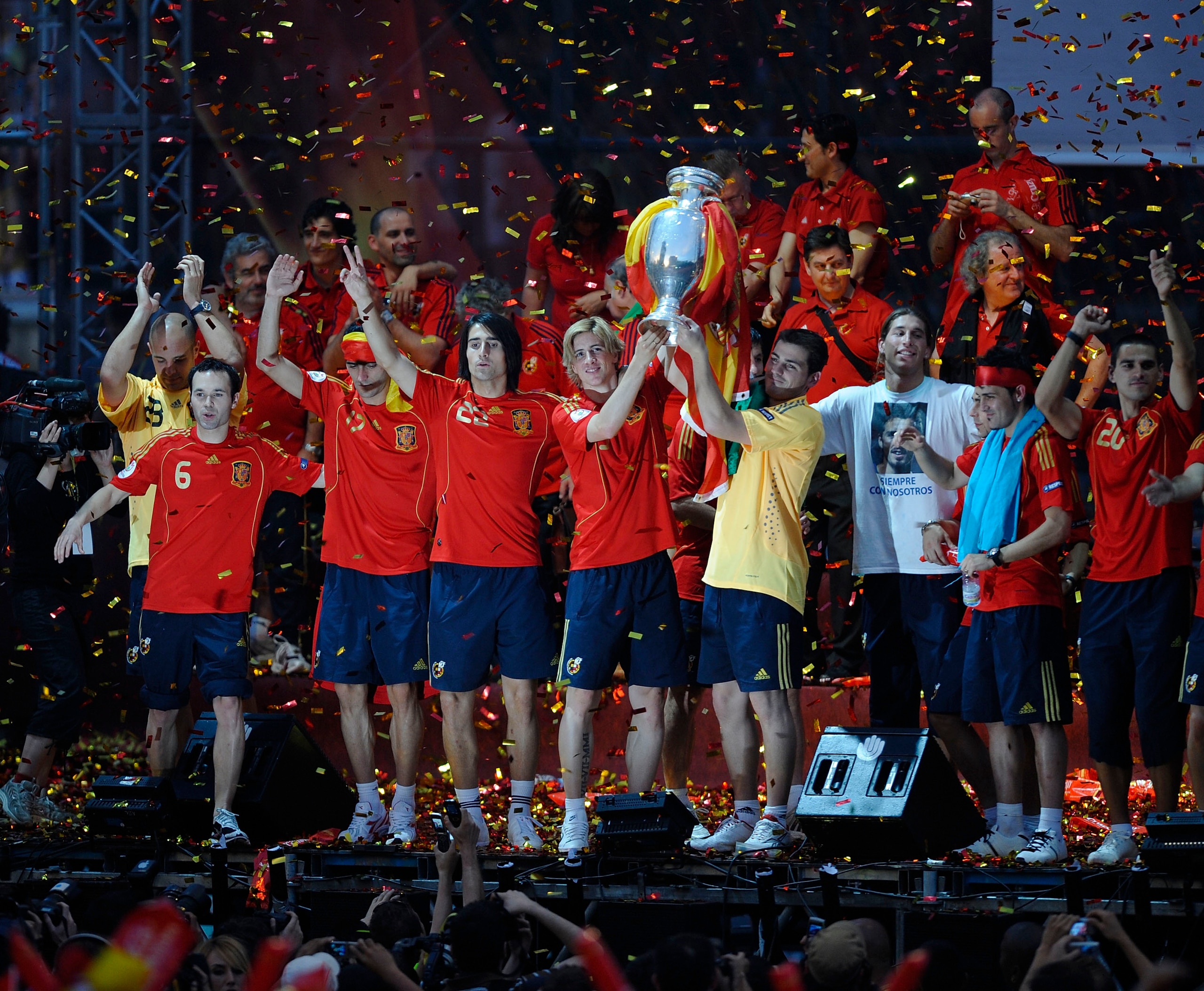 MADRID, SPAIN - JUNE 30: Fernando Torres and Xavi Hernandez hold the trophy aloft as the Spanish team celebrate with fans at Plaza Colon after winning the UEFA EURO 2008 Final match between Germany and Spain 2008 on June 30, 2008 in Madrid, Spain. (Phot MADRID, SPAIN - JUNE 30: Fernando Torres and Xavi Hernandez hold the trophy aloft as the Spanish team celebrate with fans at Plaza Colon after winning the UEFA EURO 2008 Final match between Germany and Spain 2008 on June 30, 2008 in Madrid, Spain. (Phot