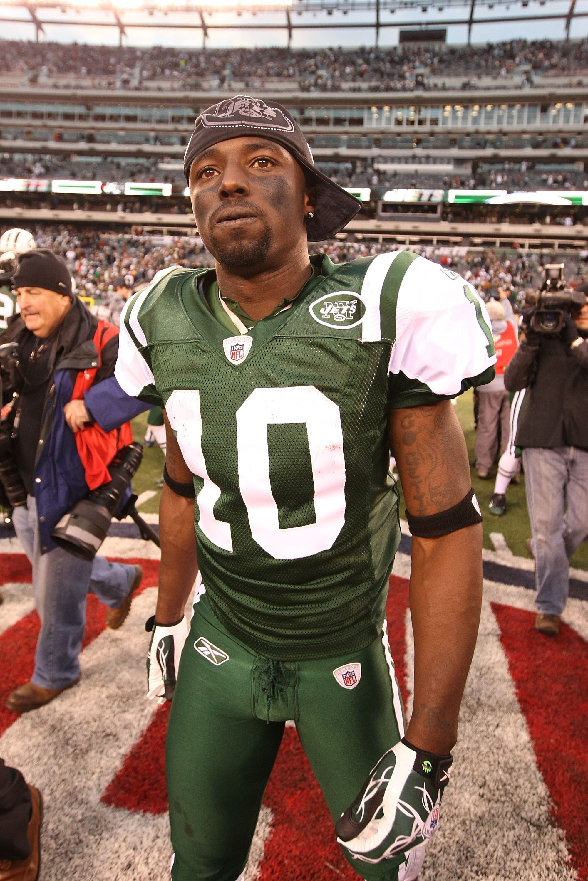 EAST RUTHERFORD, NJ - NOVEMBER 21:  Santonio Holmes #10 of the New York Jets celebrates after scoring the winning  touchdown against  the Houston Texans during the fourth quarter of their  game on November 21, 2010 at the New Meadowlands Stadium in East R