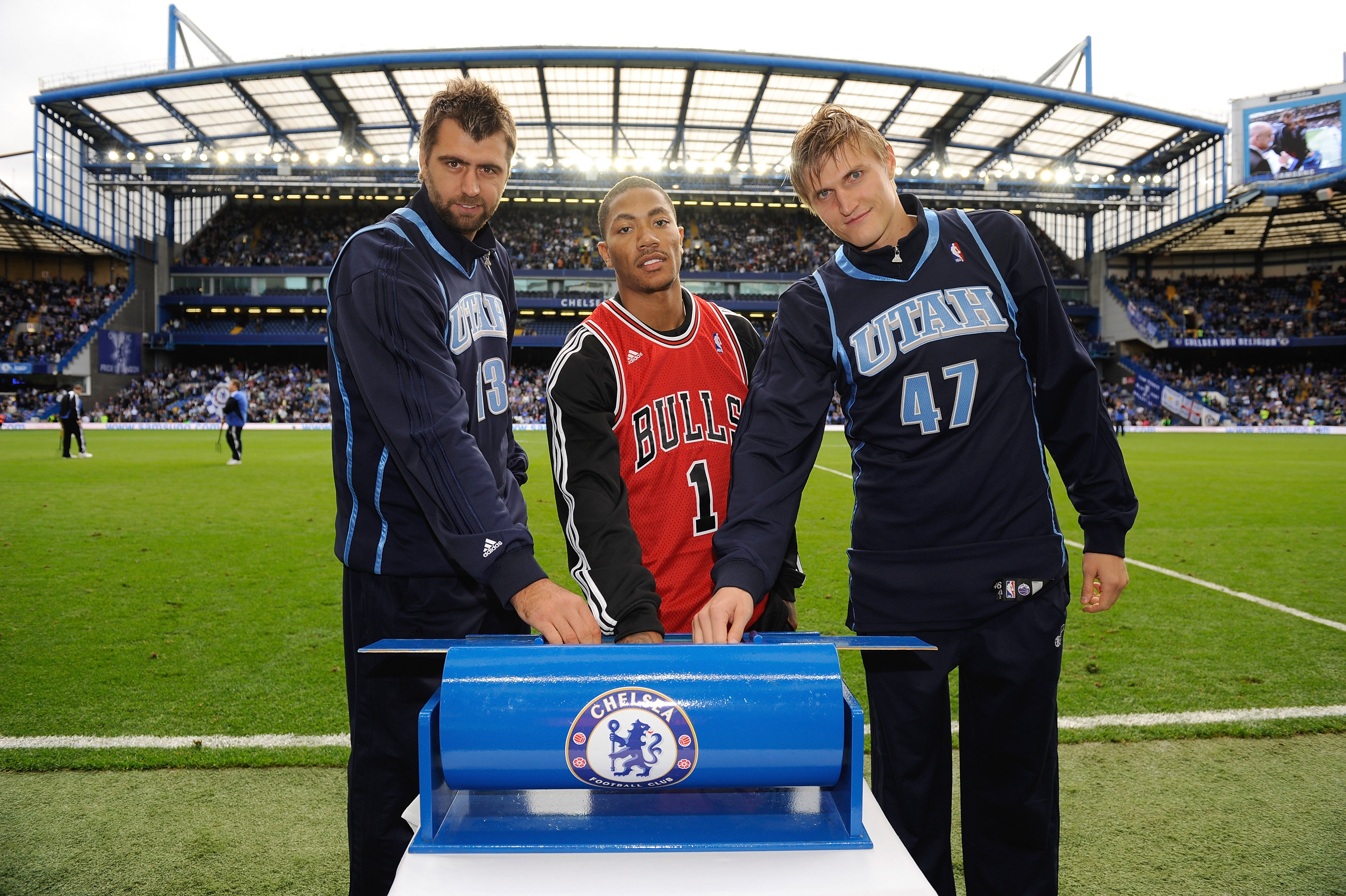 LONDON, ENGLAND - OCTOBER 04:  NBA players Mehmet Okur, Derrick Rose and Andrei Kirilenko at half time during the Barclays Premier League match between Chelsea and Liverpool at Stamford Bridge on October 4, 2009 in London, England.  (Photo by Getty Images