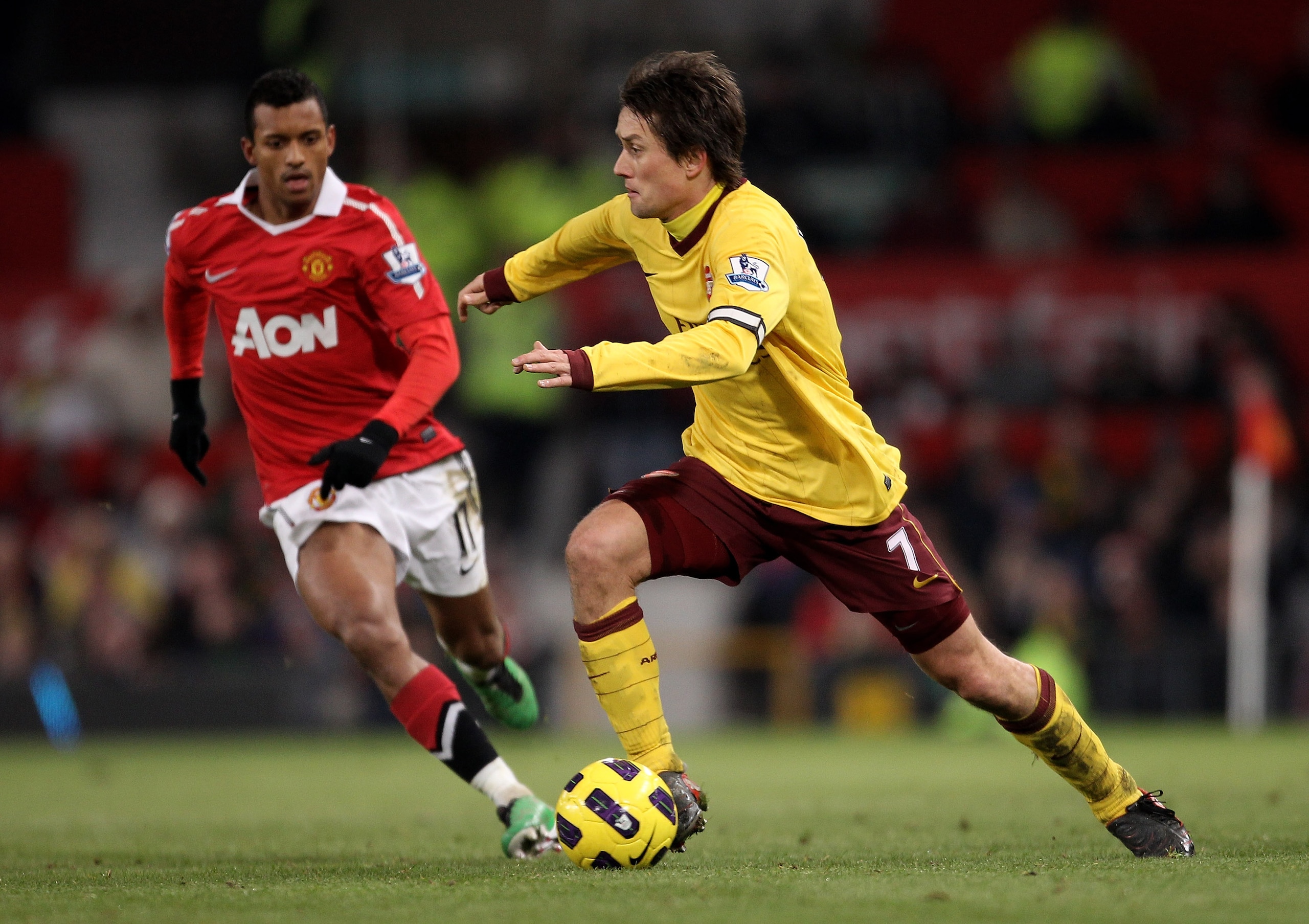 MANCHESTER, ENGLAND - DECEMBER 13: Tomas Rosicky of Arsenal is pursued by Nani of Manchester United during the Barclays Premier League match between Manchester United and Arsenal at Old Trafford on December 13, 2010 in Manchester, England. (Photo by Ale MANCHESTER, ENGLAND - DECEMBER 13: Tomas Rosicky of Arsenal is pursued by Nani of Manchester United during the Barclays Premier League match between Manchester United and Arsenal at Old Trafford on December 13, 2010 in Manchester, England. (Photo by Ale