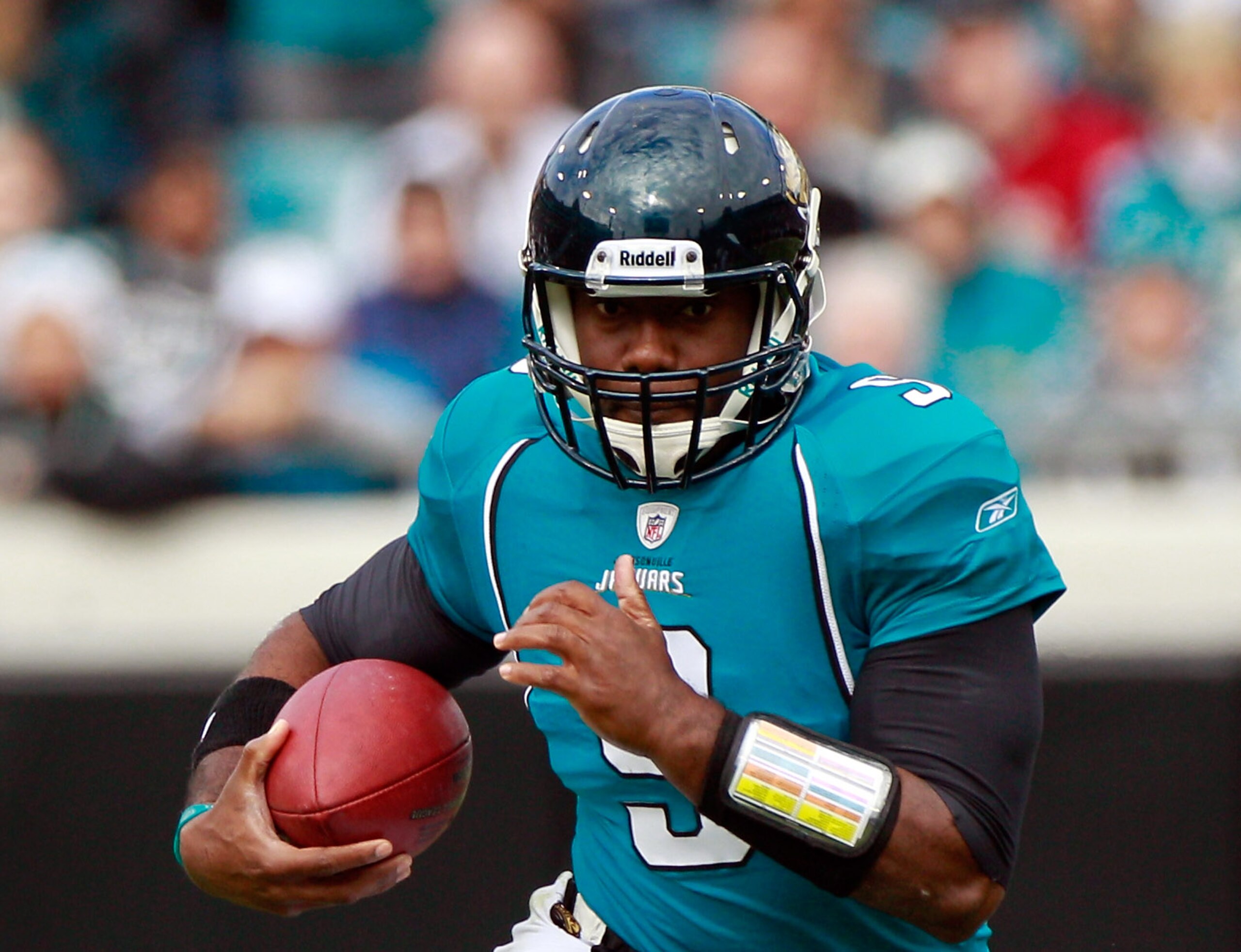 JACKSONVILLE, FL - DECEMBER 12:  David Garrard #9 of the Jacksonville Jaguars scrambles for yardage during the game against the Oakland Raiders at EverBank Field on December 12, 2010 in Jacksonville, Florida.  (Photo by Sam Greenwood/Getty Images)