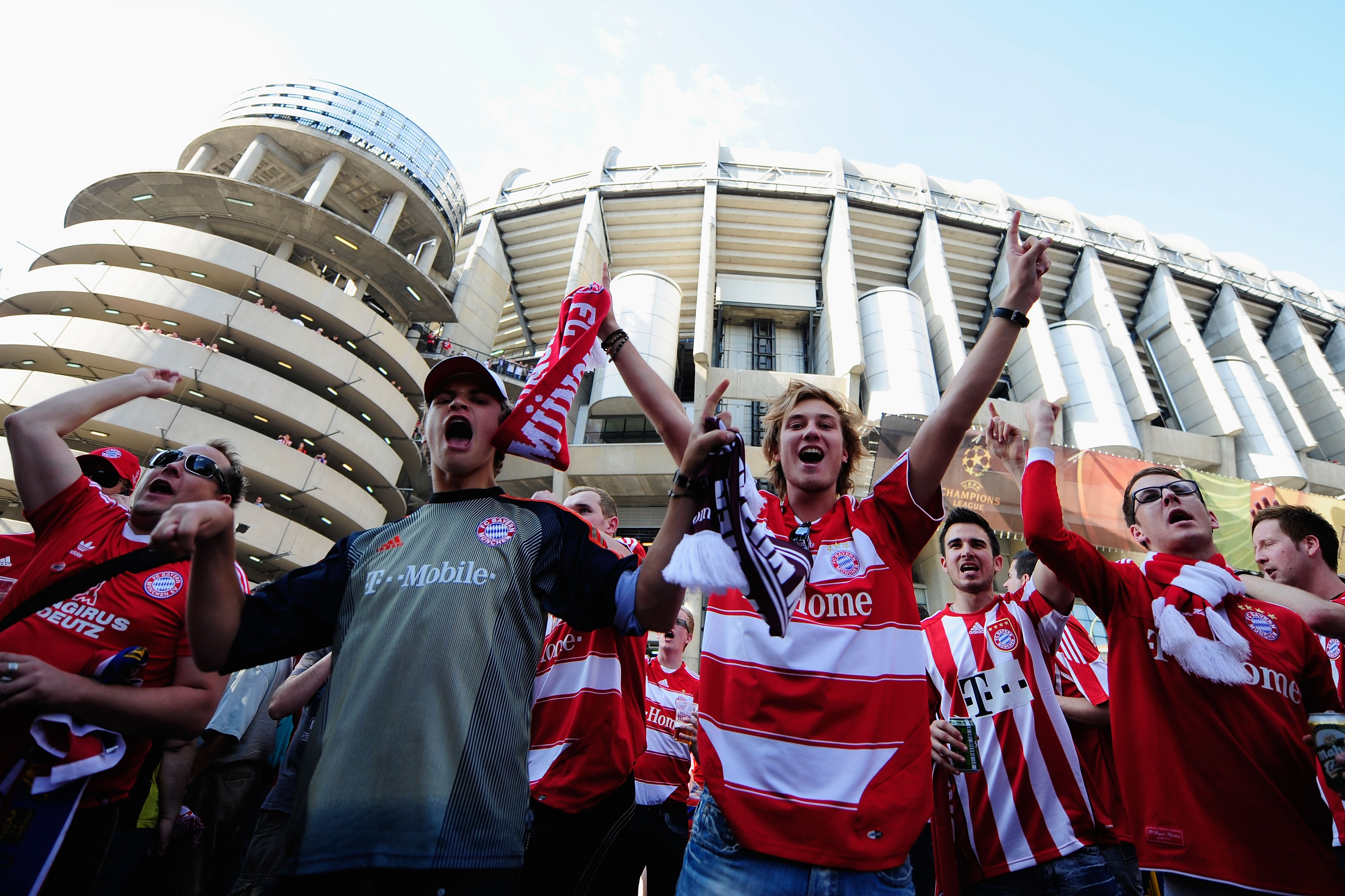 MADRID, SPAIN - MAY 22:  Bayern Muenchen fans enjoy the atmosphere ahead of the UEFA Champions League Final match between FC Bayern Muenchen and Inter Milan at the Estadio Santiago Bernabeu on May 22, 2010 in Madrid, Spain.  (Photo by Jamie McDonald/Getty