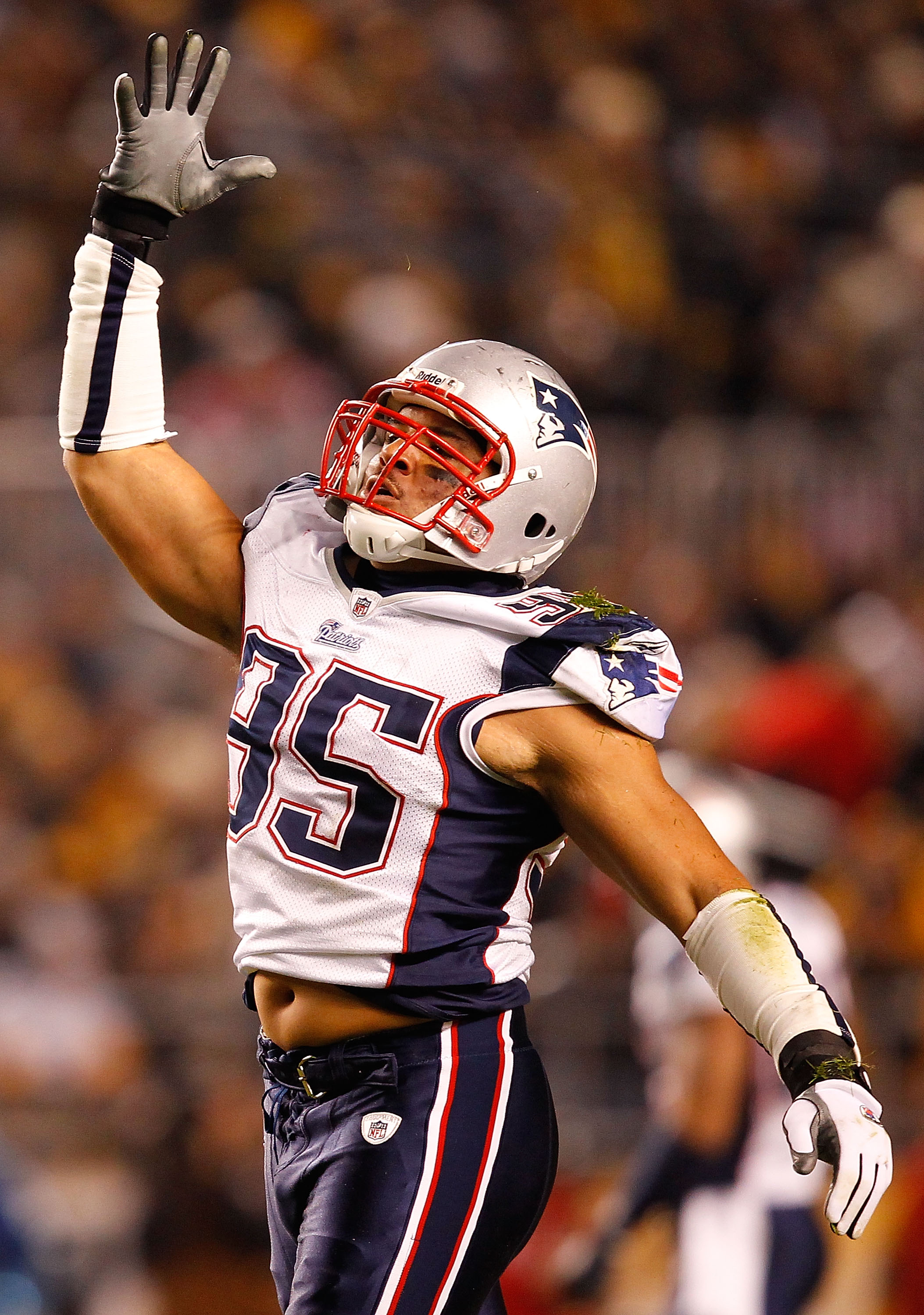 PITTSBURGH, PA - NOVEMBER 14:  Aaron Hernandez #85 of the New England Patriots celebrates during the game against the Pittsburgh Steelers on November 14, 2010 at Heinz Field in Pittsburgh, Pennsylvania.  (Photo by Jared Wickerham/Getty Images)