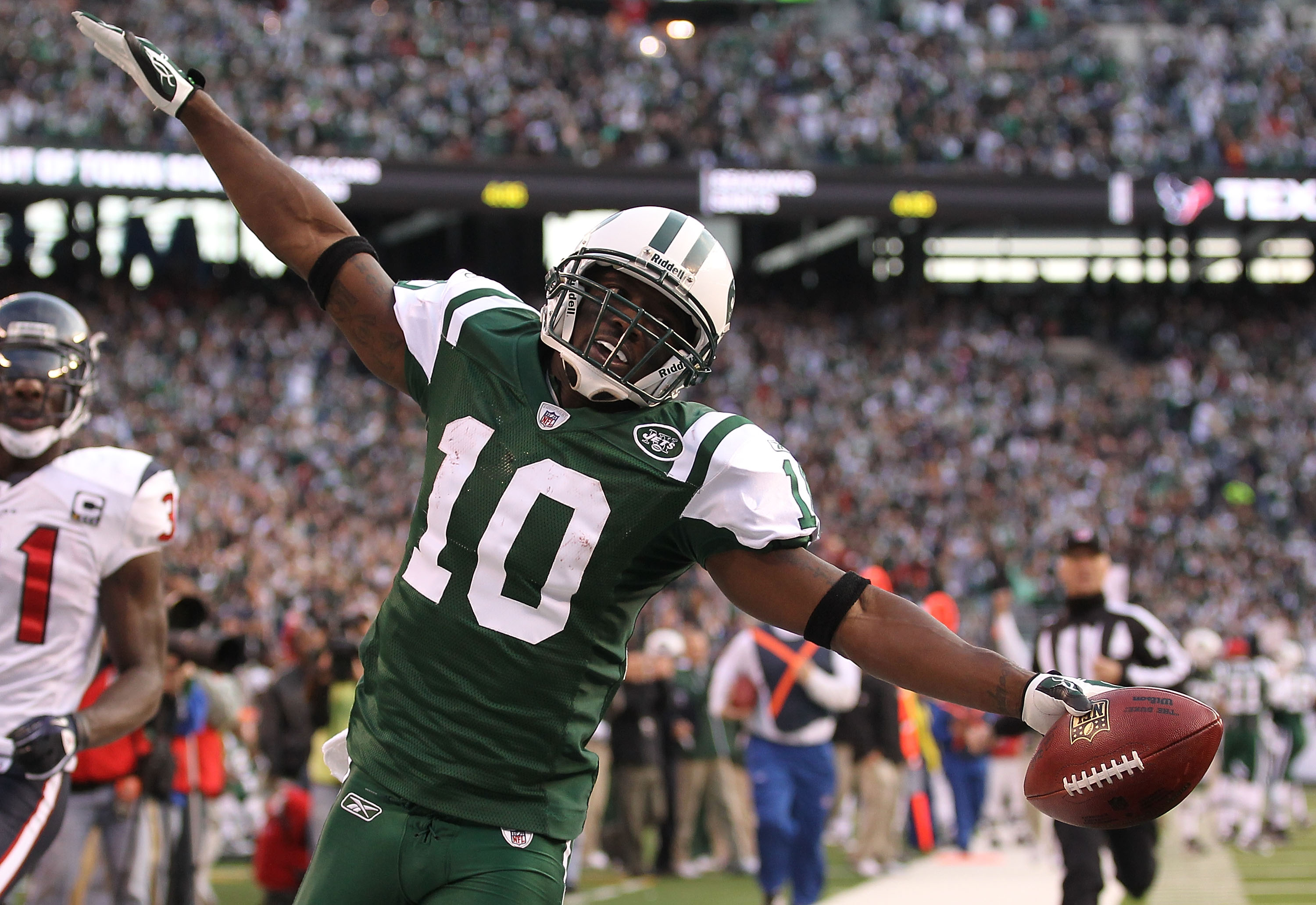 EAST RUTHERFORD, NJ - NOVEMBER 21:  Santonio Holmes #10 of the New York Jets scores a touchdown against the Houston Texans during the third quarter of their  game on November 21, 2010 at the New Meadowlands Stadium in East Rutherford, New Jersey.  (Photo