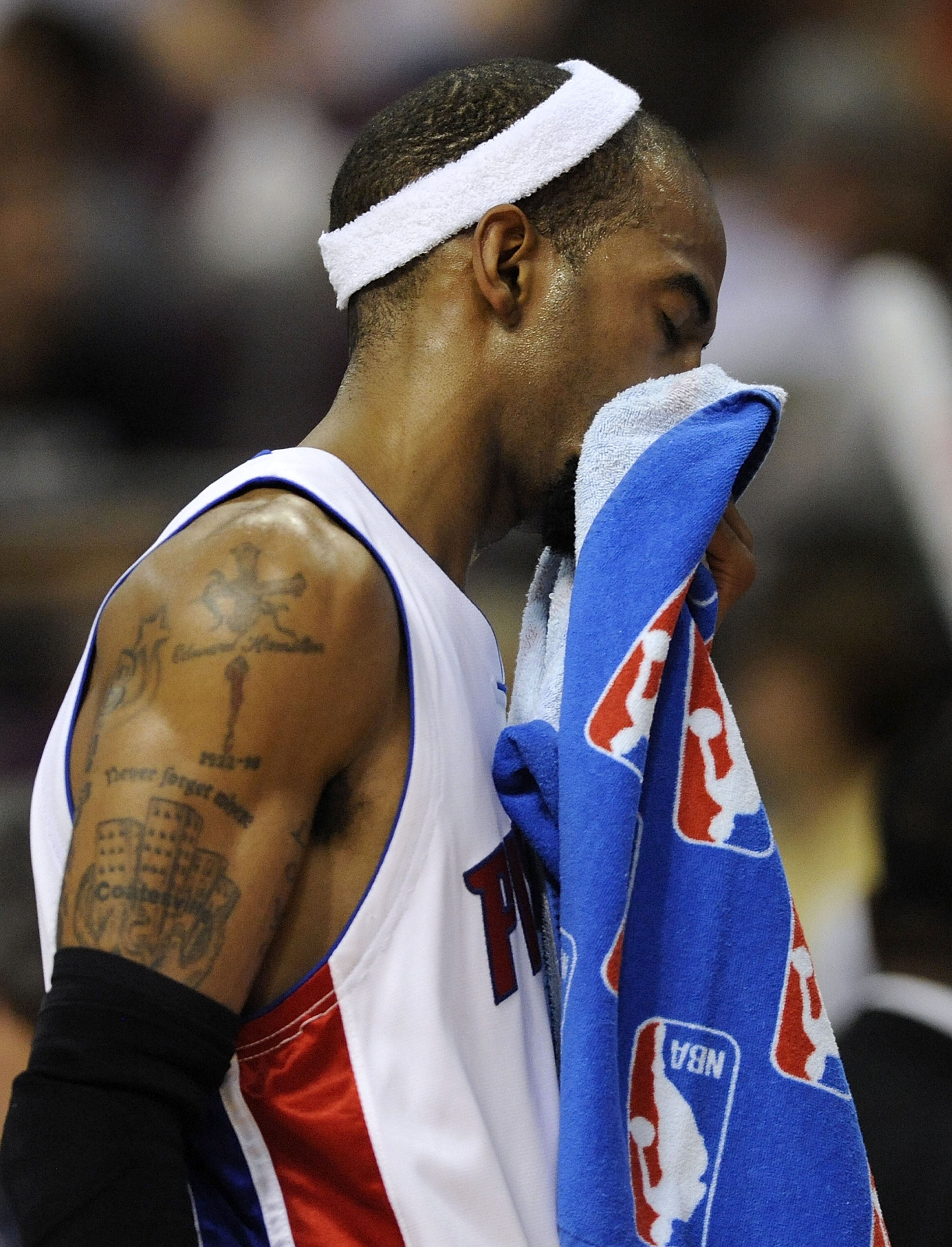 AUBURN HILLS, MI - APRIL 26: Richard Hamilton #32 of the Detroit Pistons wipes his face during a time out while playing the Cleveland Cavaliers in Game Four of the Eastern Conference Quarterfinals during the 2009 NBA Playoffs at the Palace of Auburn Hills AUBURN HILLS, MI - APRIL 26: Richard Hamilton #32 of the Detroit Pistons wipes his face during a time out while playing the Cleveland Cavaliers in Game Four of the Eastern Conference Quarterfinals during the 2009 NBA Playoffs at the Palace of Auburn Hills