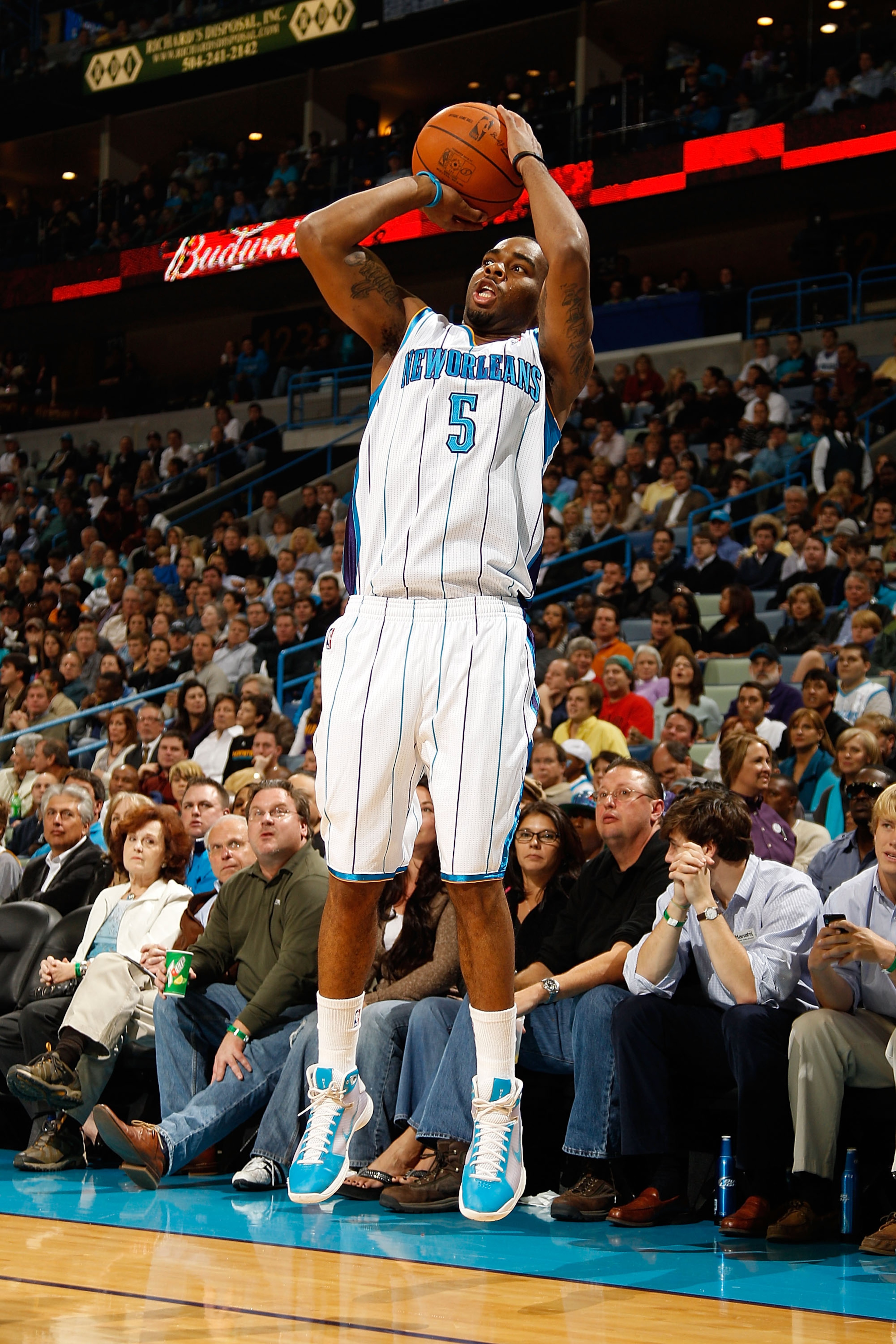 NEW ORLEANS - NOVEMBER 05: Marcus Thornton #5 of the New Orleans Hornets shoots the ball during the game against the Miami Heat at the New Orleans Arena on November 5, 2010 in New Orleans, Louisiana. NOTE TO USER: User expressly acknowledges and agrees NEW ORLEANS - NOVEMBER 05: Marcus Thornton #5 of the New Orleans Hornets shoots the ball during the game against the Miami Heat at the New Orleans Arena on November 5, 2010 in New Orleans, Louisiana. NOTE TO USER: User expressly acknowledges and agrees