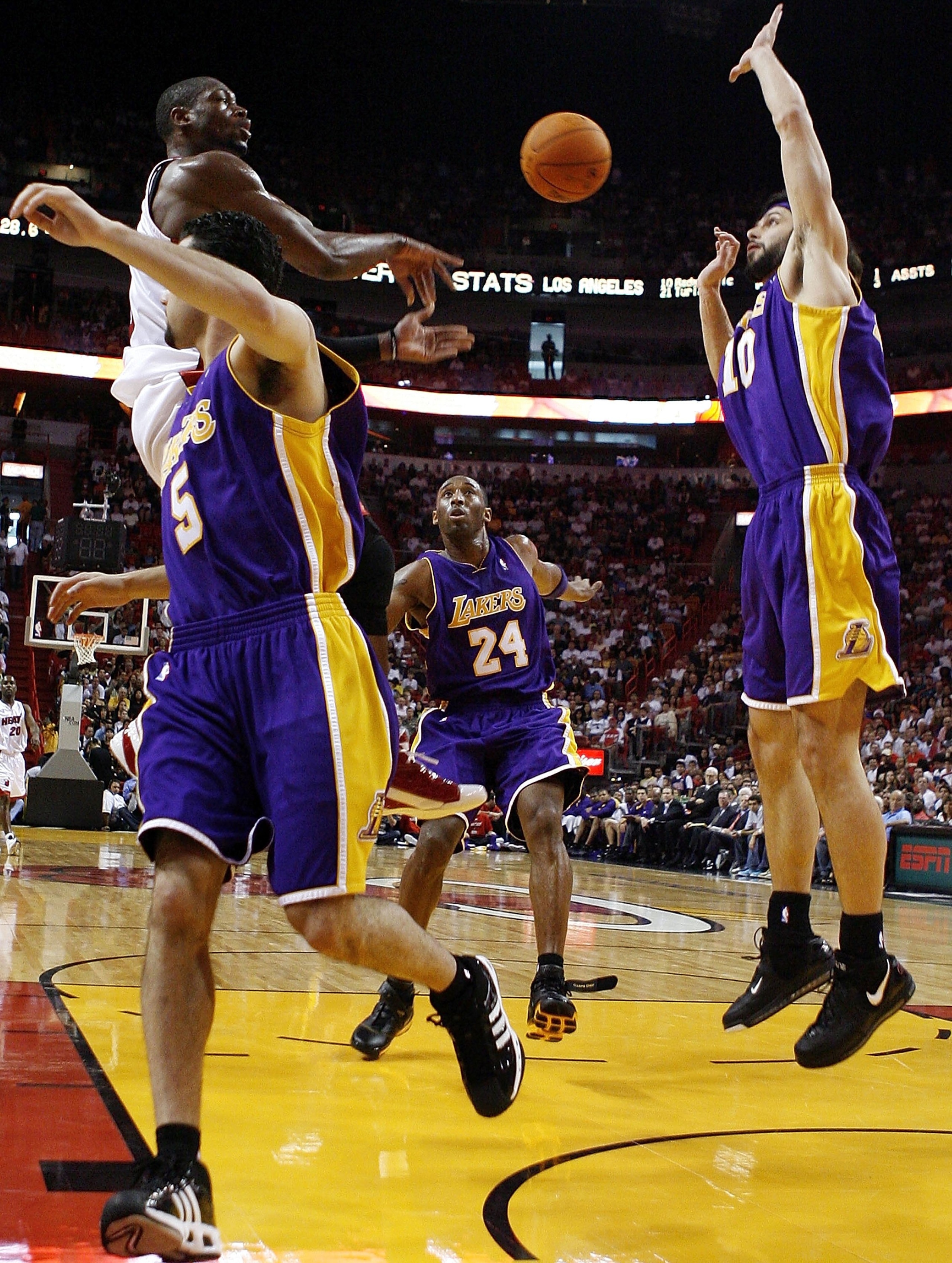 MIAMI - DECEMBER 25:  Guard Dwyane Wade #3 of the Miami Heat passes around guard Kobe Bryant #24, forward Vladimir Radmanovic #10 and guard Jordan Farmar #5 of the Los Angeles Lakers on December 25, 2006 at the American Airlines Arena in Miami, Florida. T
