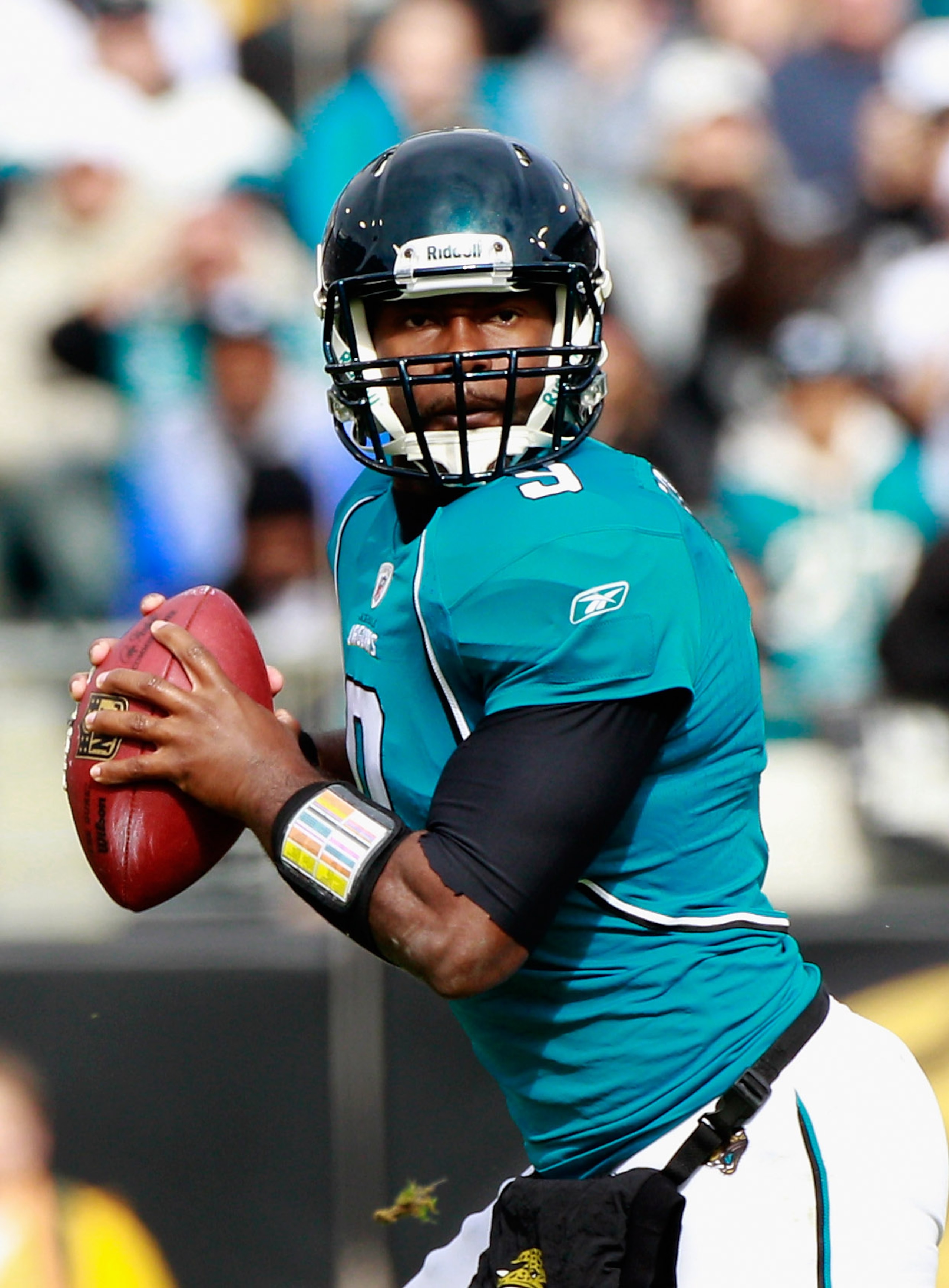JACKSONVILLE, FL - DECEMBER 12: Quarterback David Garrard #9 of the Jacksonville Jaguars attempts a pass during the game against the Oakland Raiders at EverBank Field on December 12, 2010 in Jacksonville, Florida. (Photo by Sam Greenwood/Getty Images) JACKSONVILLE, FL - DECEMBER 12: Quarterback David Garrard #9 of the Jacksonville Jaguars attempts a pass during the game against the Oakland Raiders at EverBank Field on December 12, 2010 in Jacksonville, Florida. (Photo by Sam Greenwood/Getty Images)