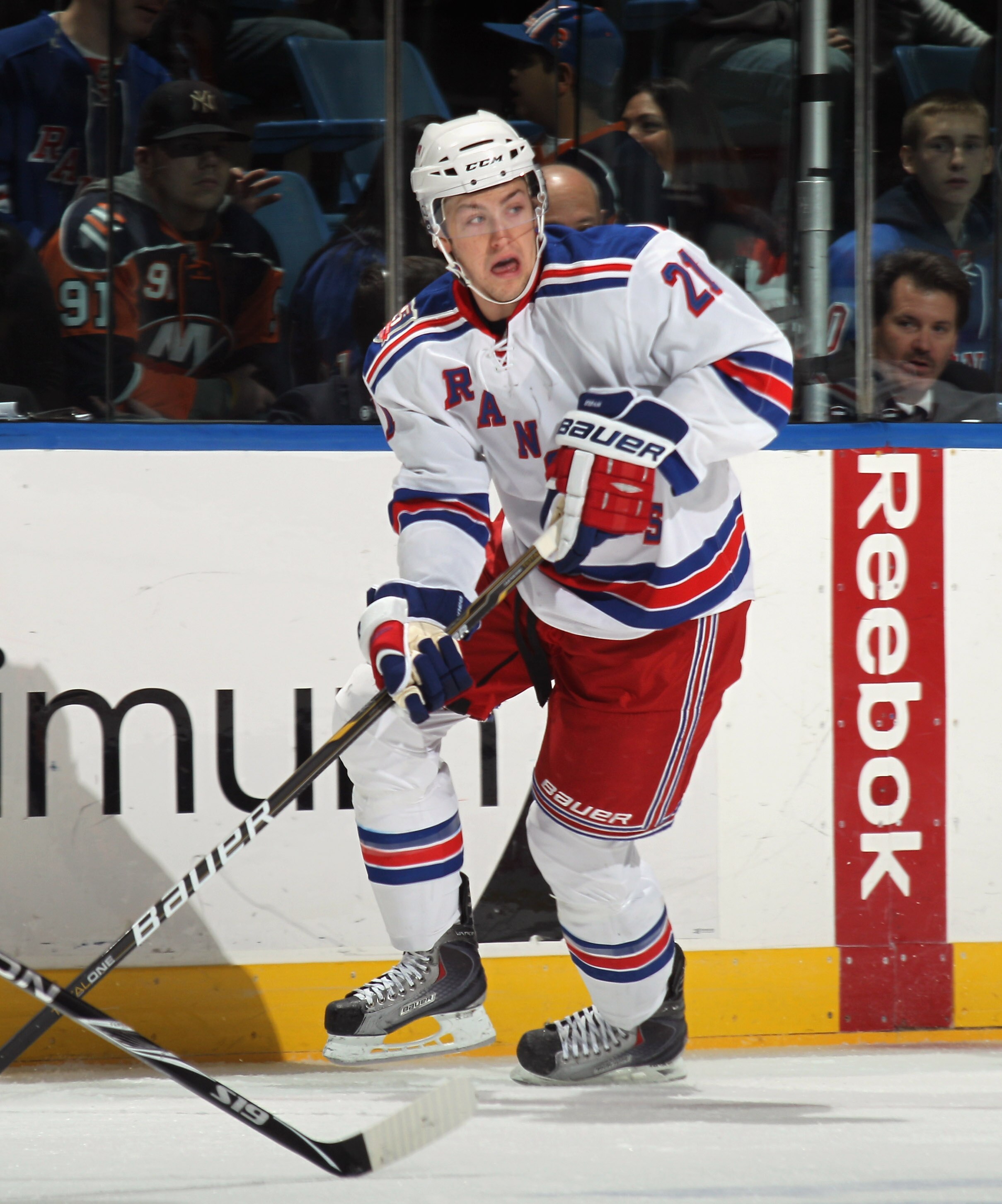 UNIONDALE, NY - DECEMBER 02:  Derek Stepan #21 of the New York Rangers skates against the New York Islanders at the Nassau Coliseum on December 2, 2010 in Uniondale, New York.  (Photo by Bruce Bennett/Getty Images)