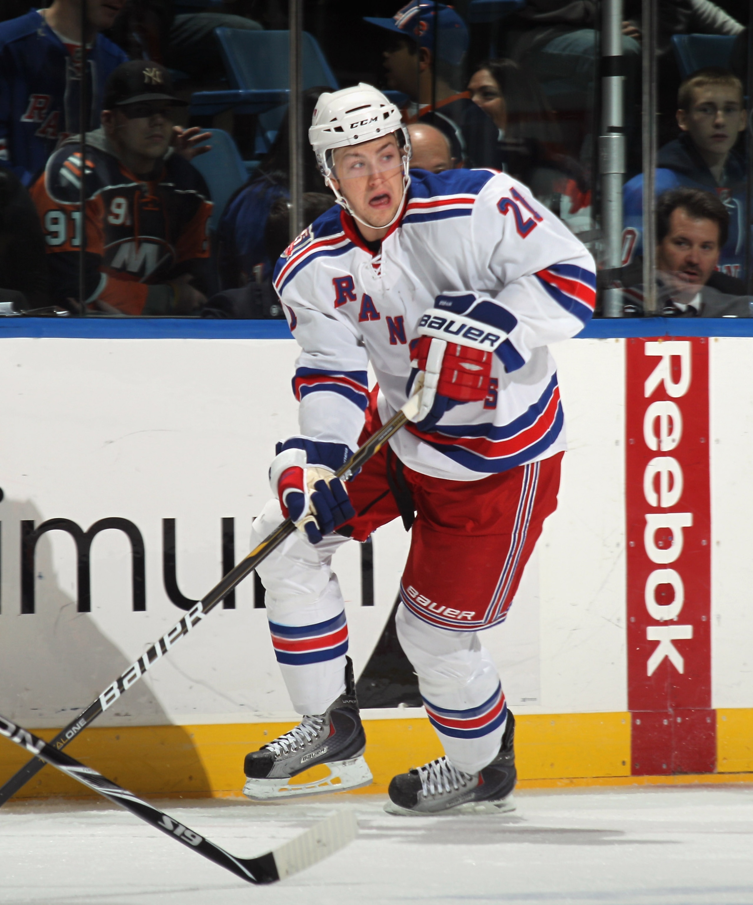 UNIONDALE, NY - DECEMBER 02:  Derek Stepan #21 of the New York Rangers skates against the New York Islanders at the Nassau Coliseum on December 2, 2010 in Uniondale, New York.  (Photo by Bruce Bennett/Getty Images)