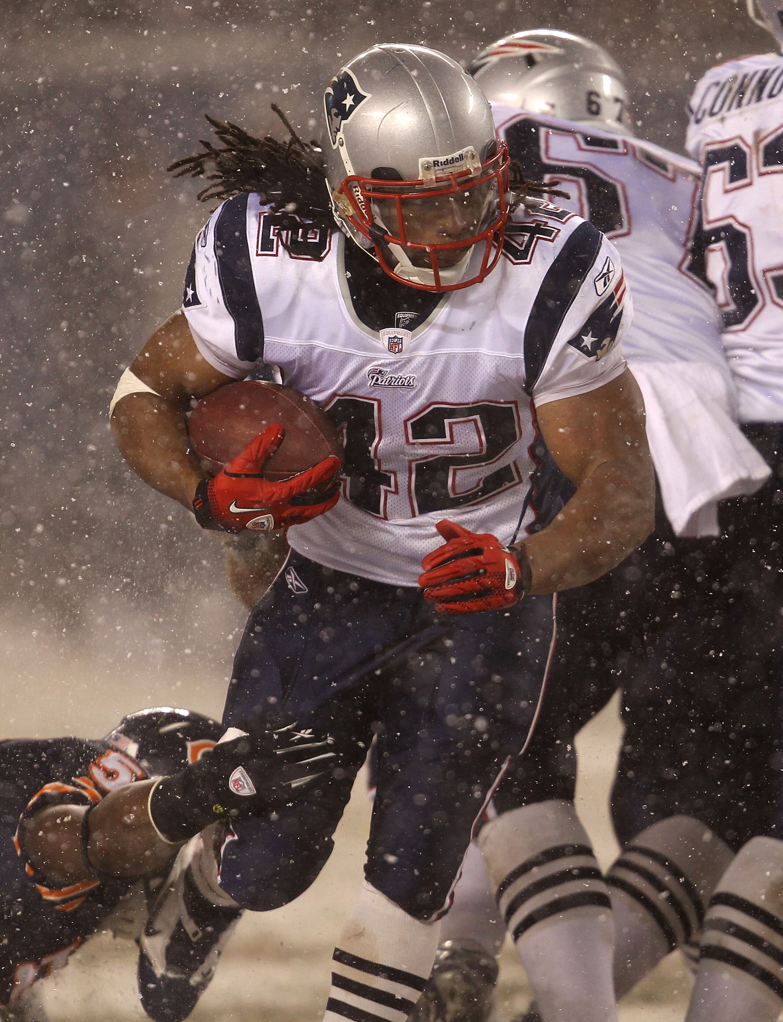 CHICAGO - DECEMBER 12: BenJarvus Green-Ellis #42 of the New England Patriots runs against the Chicago Bears at Soldier Field on December 12, 2010 in Chicago, Illinois. The Patriots defeated the Bears 36-7. (Photo by Jonathan Daniel/Getty Images)