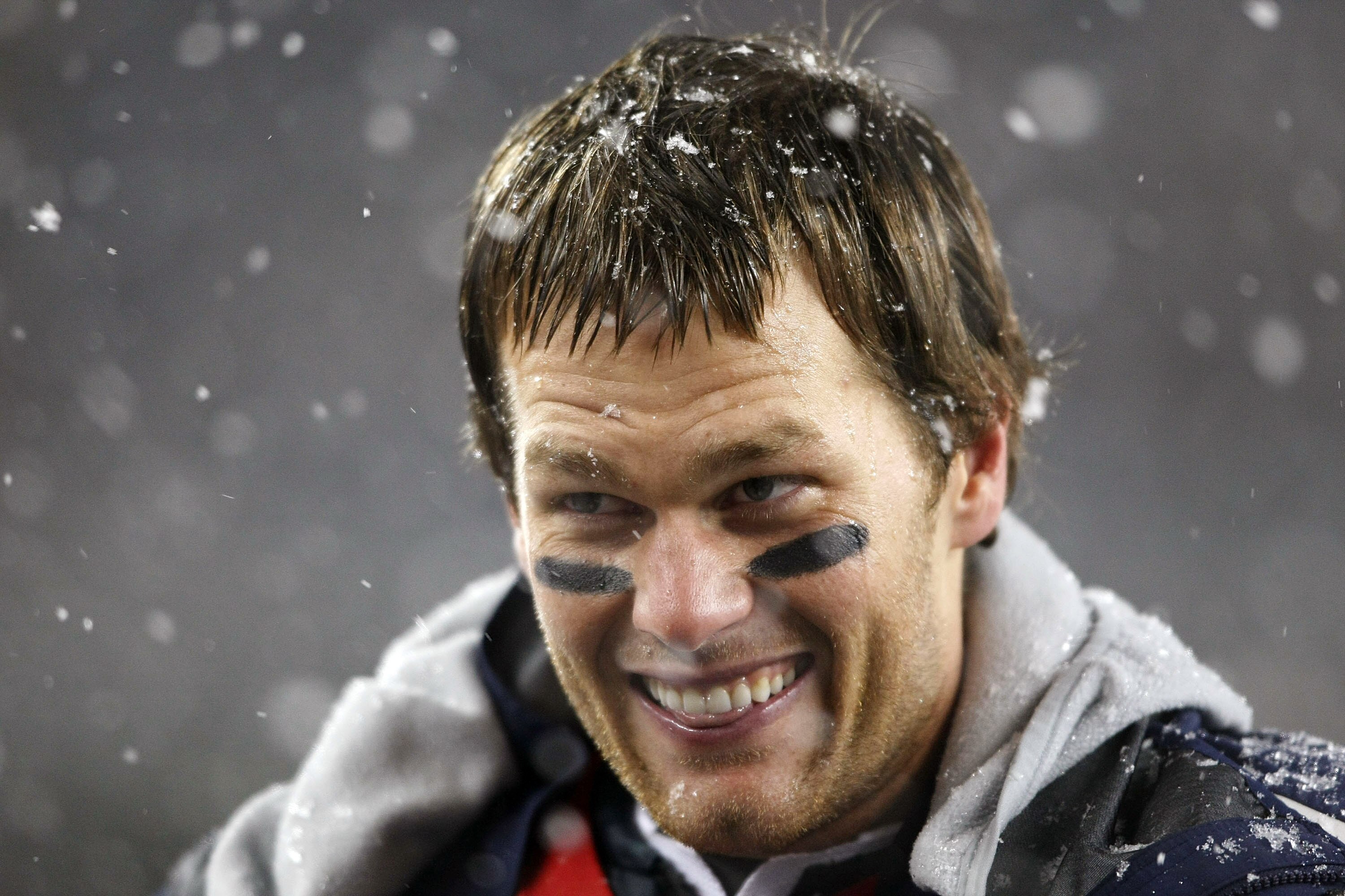 FOXBORO, MA - OCTOBER 18:  Tom Brady #12 of the New England Patriots stands on the sideline in the fourth quarter against the Tennessee Titans on October 18, 2009 at Gillette Stadium in Foxboro, Massachusetts. The Patriots defeated the Titans 59-0.  (Phot