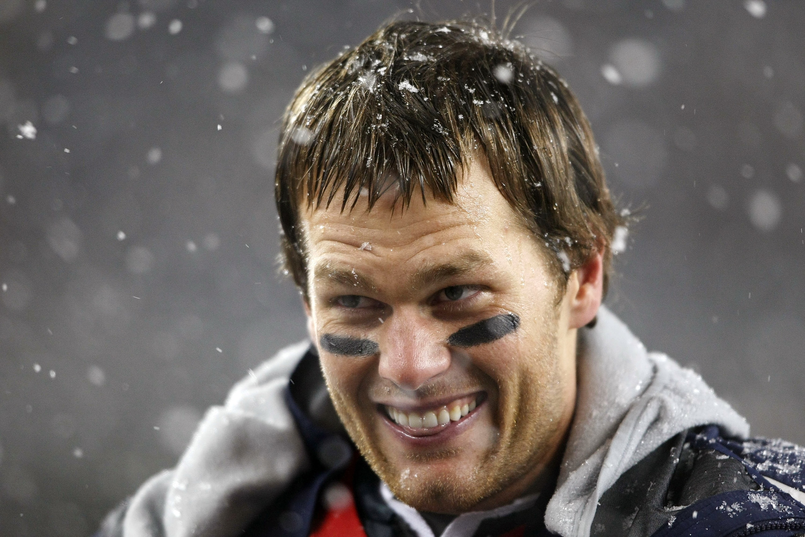FOXBORO, MA - OCTOBER 18:  Tom Brady #12 of the New England Patriots stands on the sideline in the fourth quarter against the Tennessee Titans on October 18, 2009 at Gillette Stadium in Foxboro, Massachusetts. The Patriots defeated the Titans 59-0.  (Phot